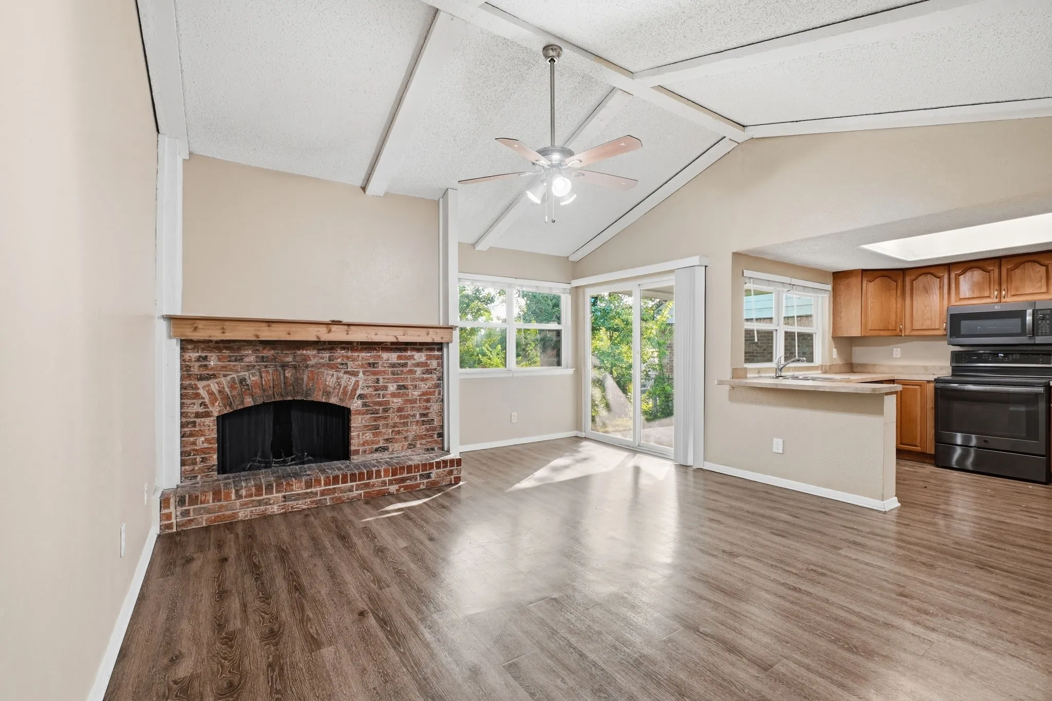 Single Family Residence For Sale in Dallas County , 705 Via Avenida, Mesquite, Texas 75150, 3 Bedroom, 2 Bathroom, 2 Garage spaces, 1,884 Sqft, built in 1973, mls#21345817, Real Estate Agent in Mesquite, Homes For Sale in Dallas county, Homes For Sale in Mesquite, Realtor in Mesquite Texas, Real Estate Brokerage Independent Realty Texas, Luminita Cordes Realtor