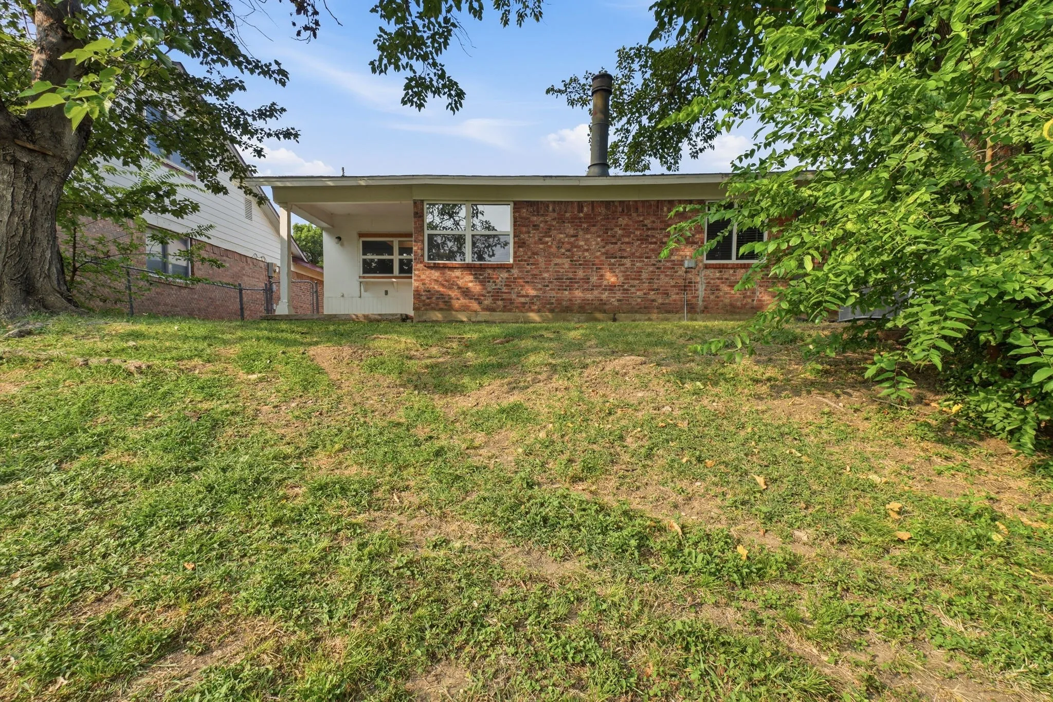 Single Family Residence For Sale in Dallas County , 705 Via Avenida, Mesquite, Texas 75150, 3 Bedroom, 2 Bathroom, 2 Garage spaces, 1,884 Sqft, built in 1973, mls#21345817, Real Estate Agent in Mesquite, Homes For Sale in Dallas county, Homes For Sale in Mesquite, Realtor in Mesquite Texas, Real Estate Brokerage Independent Realty Texas, Luminita Cordes Realtor