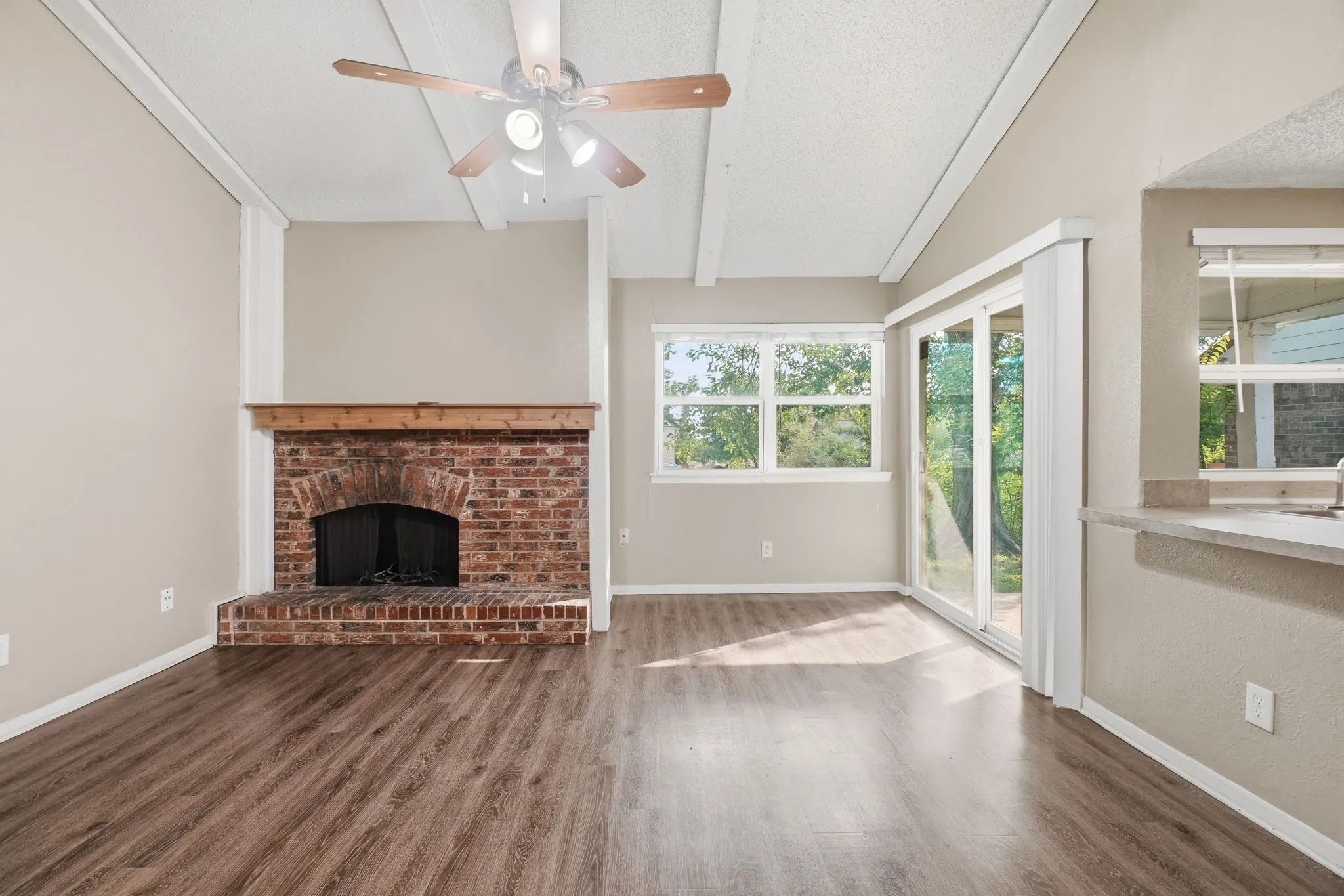 Single Family Residence For Sale in Dallas County , 705 Via Avenida, Mesquite, Texas 75150, 3 Bedroom, 2 Bathroom, 2 Garage spaces, 1,884 Sqft, built in 1973, mls#21345817, Real Estate Agent in Mesquite, Homes For Sale in Dallas county, Homes For Sale in Mesquite, Realtor in Mesquite Texas, Real Estate Brokerage Independent Realty Texas, Luminita Cordes Realtor