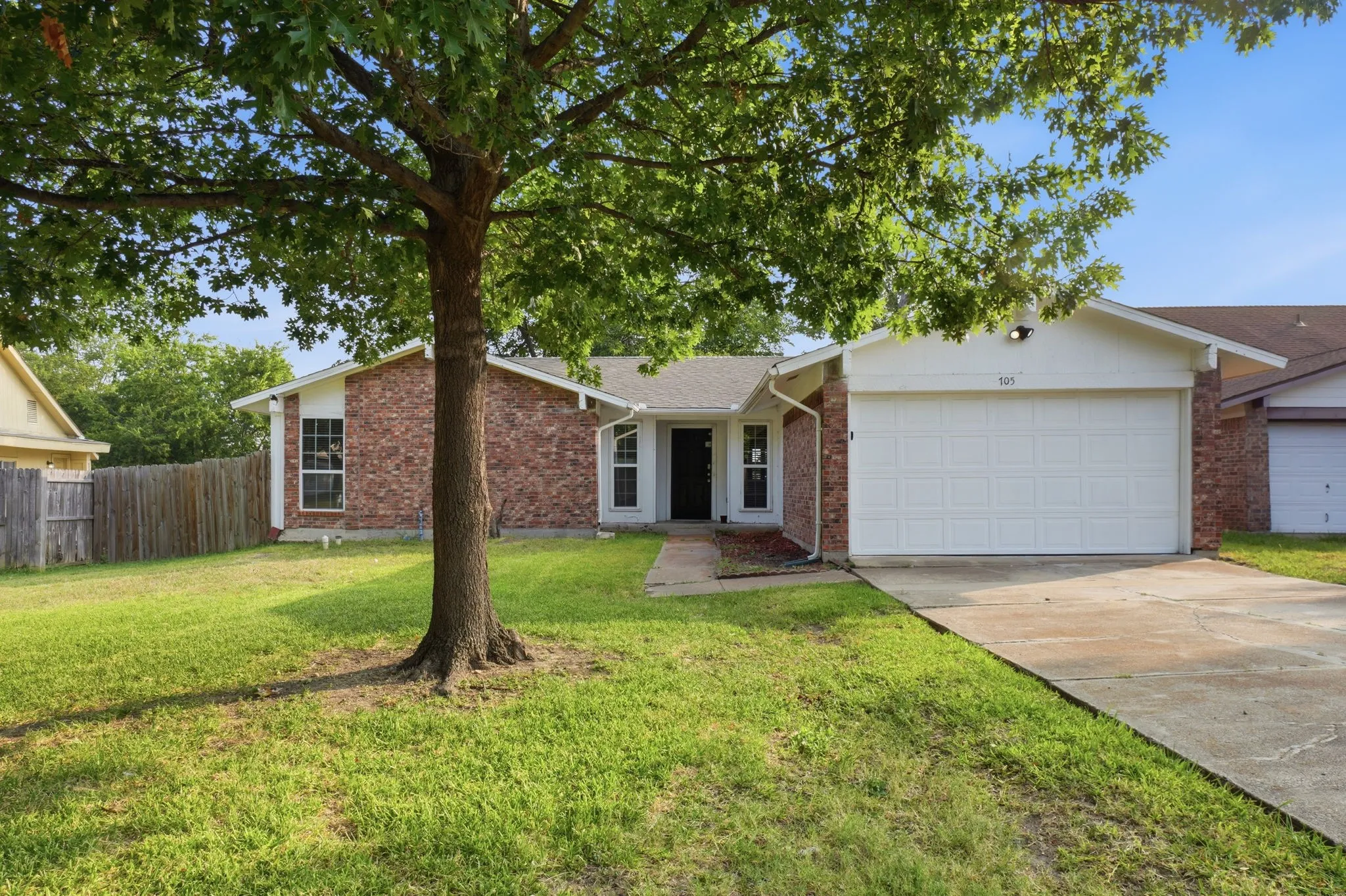 Single Family Residence For Sale in Dallas County , 705 Via Avenida, Mesquite, Texas 75150, 3 Bedroom, 2 Bathroom, 2 Garage spaces, 1,884 Sqft, built in 1973, mls#21345817, Real Estate Agent in Mesquite, Homes For Sale in Dallas county, Homes For Sale in Mesquite, Realtor in Mesquite Texas, Real Estate Brokerage Independent Realty Texas, Luminita Cordes Realtor