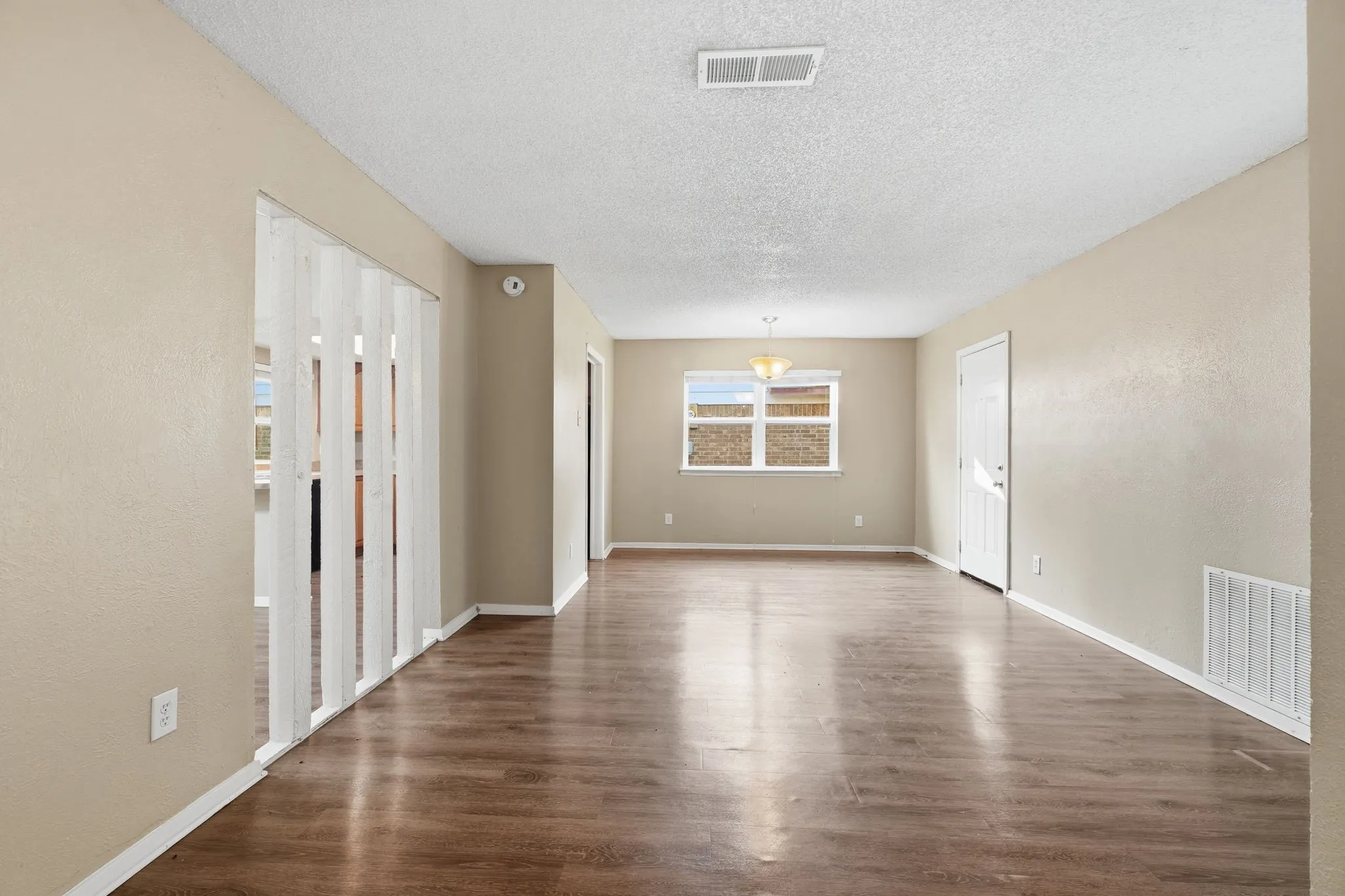 Single Family Residence For Sale in Dallas County , 705 Via Avenida, Mesquite, Texas 75150, 3 Bedroom, 2 Bathroom, 2 Garage spaces, 1,884 Sqft, built in 1973, mls#21345817, Real Estate Agent in Mesquite, Homes For Sale in Dallas county, Homes For Sale in Mesquite, Realtor in Mesquite Texas, Real Estate Brokerage Independent Realty Texas, Luminita Cordes Realtor