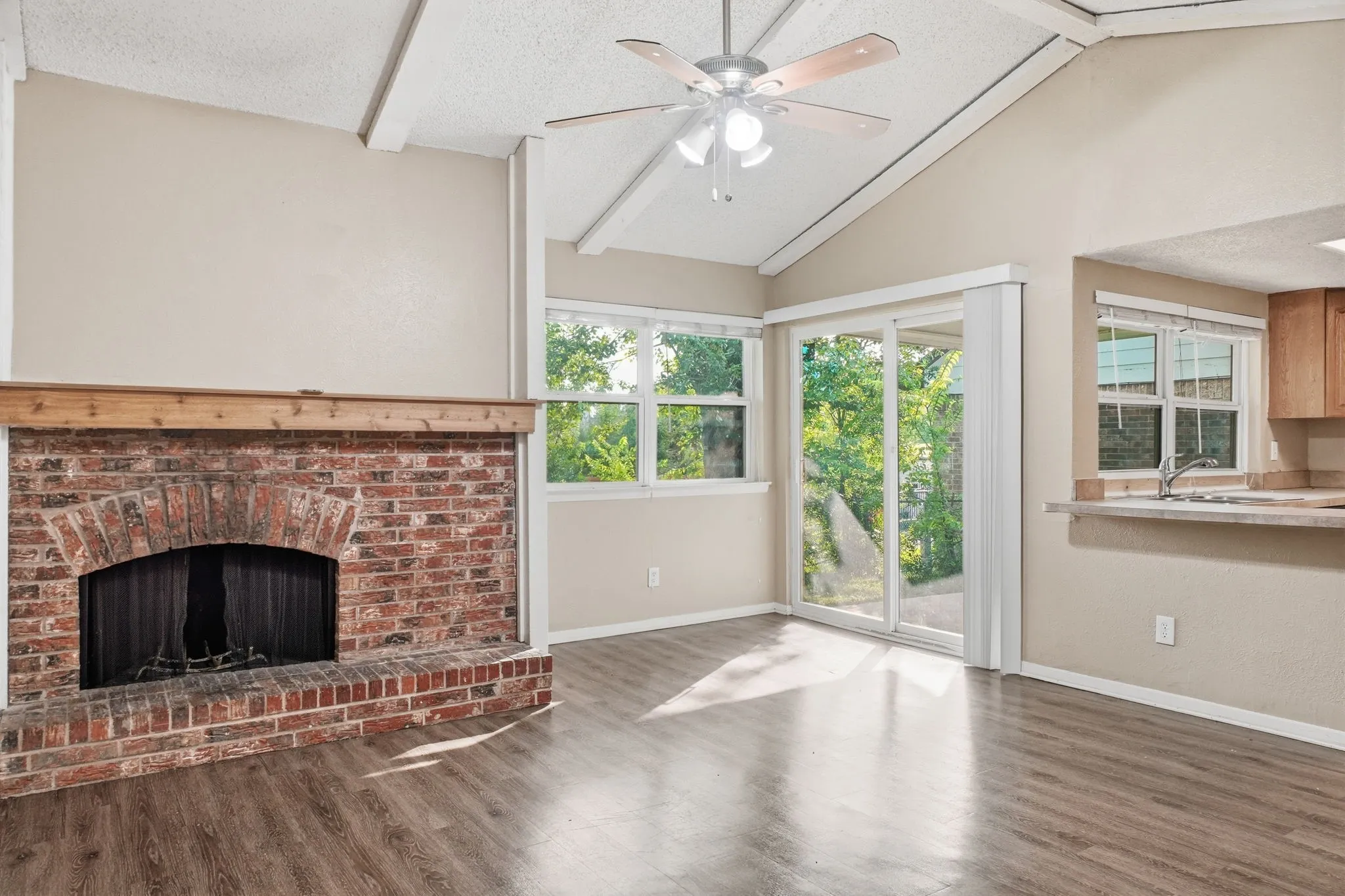 Single Family Residence For Sale in Dallas County , 705 Via Avenida, Mesquite, Texas 75150, 3 Bedroom, 2 Bathroom, 2 Garage spaces, 1,884 Sqft, built in 1973, mls#21345817, Real Estate Agent in Mesquite, Homes For Sale in Dallas county, Homes For Sale in Mesquite, Realtor in Mesquite Texas, Real Estate Brokerage Independent Realty Texas, Luminita Cordes Realtor