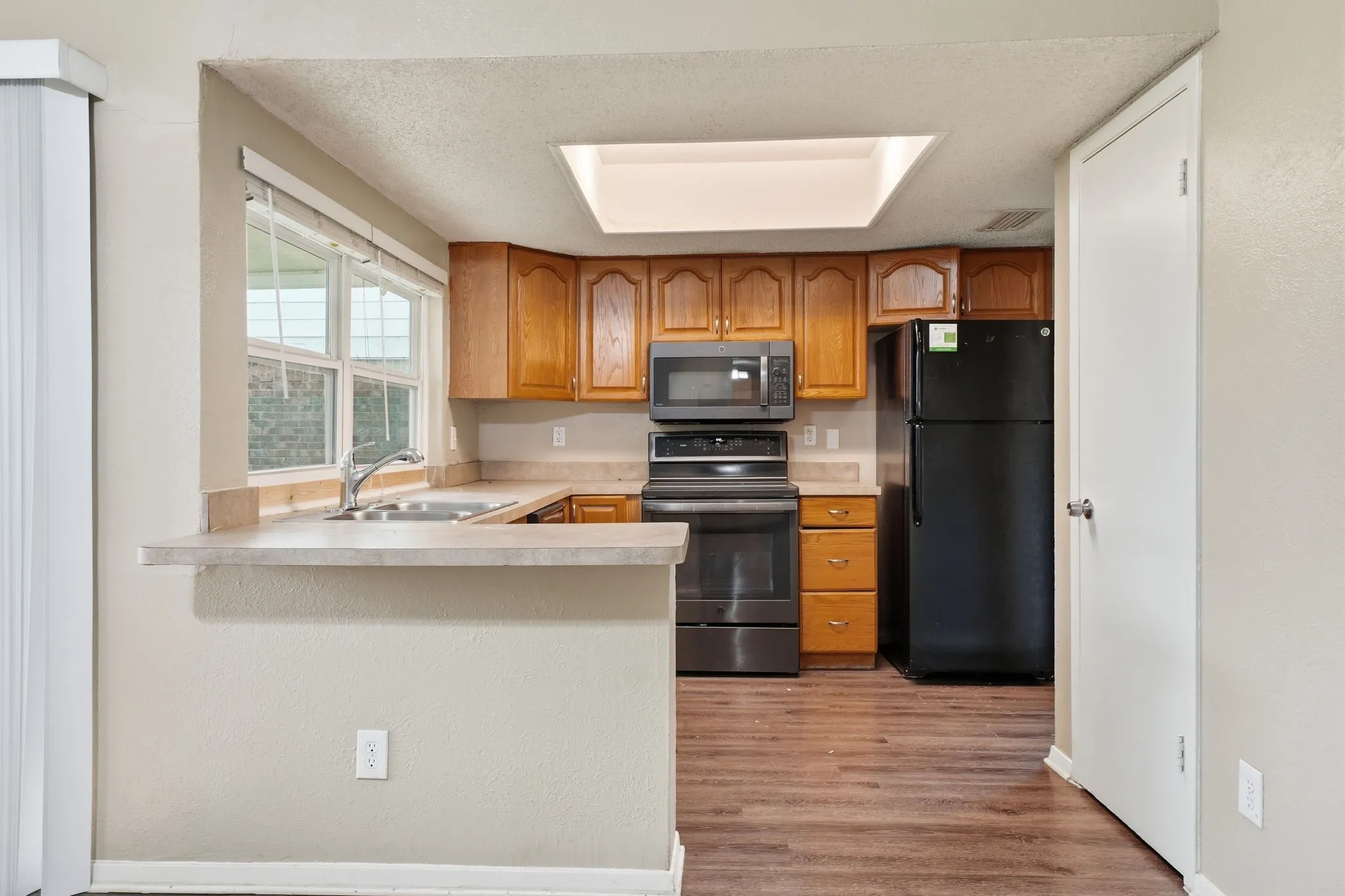 Single Family Residence For Sale in Dallas County , 705 Via Avenida, Mesquite, Texas 75150, 3 Bedroom, 2 Bathroom, 2 Garage spaces, 1,884 Sqft, built in 1973, mls#21345817, Real Estate Agent in Mesquite, Homes For Sale in Dallas county, Homes For Sale in Mesquite, Realtor in Mesquite Texas, Real Estate Brokerage Independent Realty Texas, Luminita Cordes Realtor