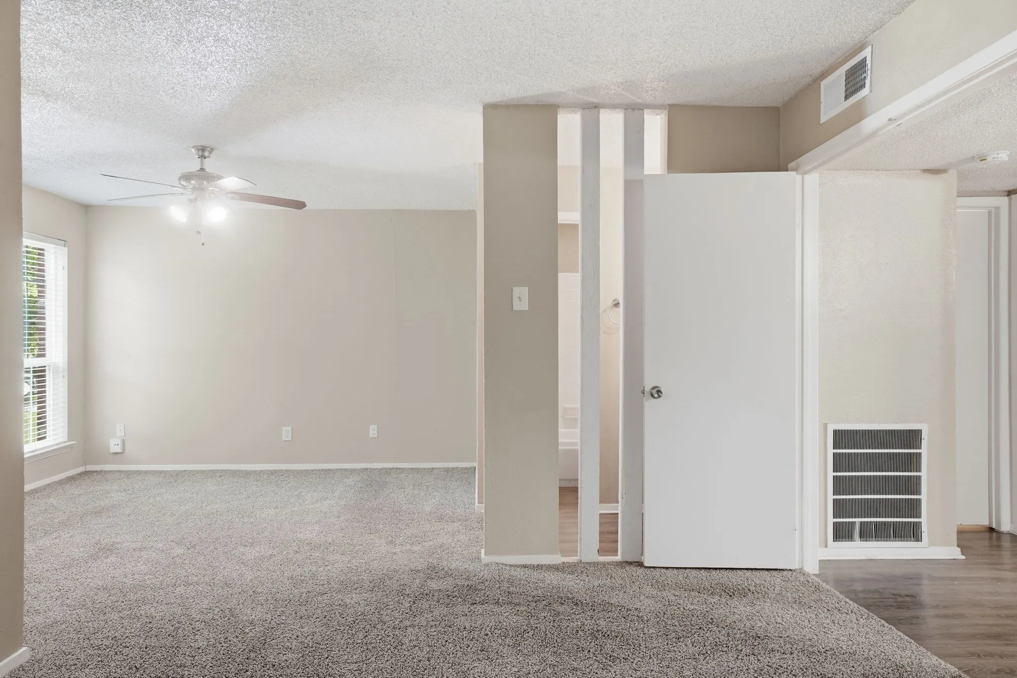 Single Family Residence For Sale in Dallas County , 705 Via Avenida, Mesquite, Texas 75150, 3 Bedroom, 2 Bathroom, 2 Garage spaces, 1,884 Sqft, built in 1973, mls#21345817, Real Estate Agent in Mesquite, Homes For Sale in Dallas county, Homes For Sale in Mesquite, Realtor in Mesquite Texas, Real Estate Brokerage Independent Realty Texas, Luminita Cordes Realtor