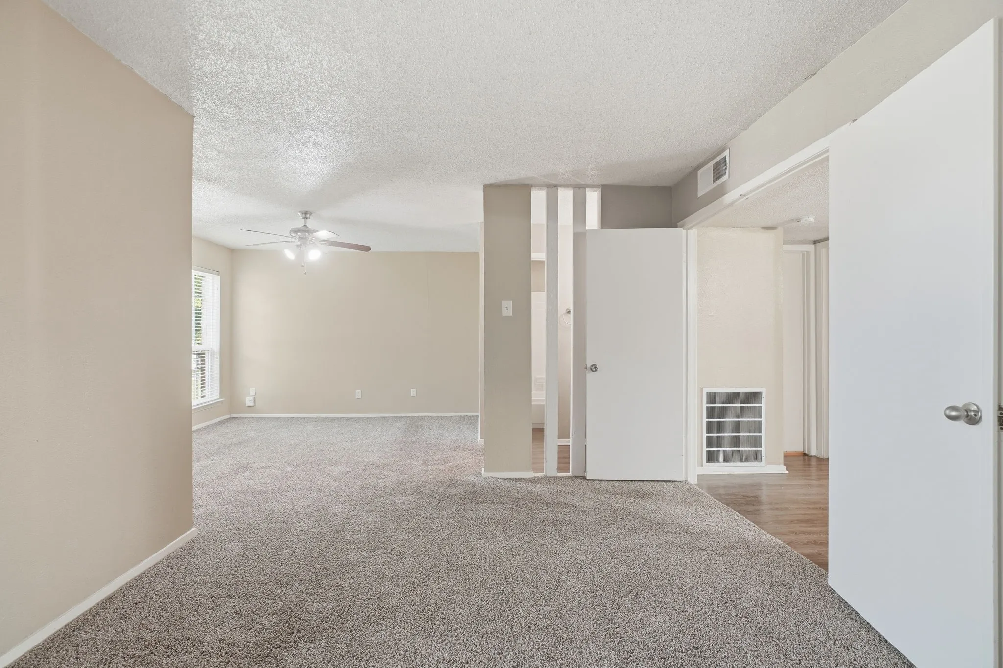 Single Family Residence For Sale in Dallas County , 705 Via Avenida, Mesquite, Texas 75150, 3 Bedroom, 2 Bathroom, 2 Garage spaces, 1,884 Sqft, built in 1973, mls#21345817, Real Estate Agent in Mesquite, Homes For Sale in Dallas county, Homes For Sale in Mesquite, Realtor in Mesquite Texas, Real Estate Brokerage Independent Realty Texas, Luminita Cordes Realtor