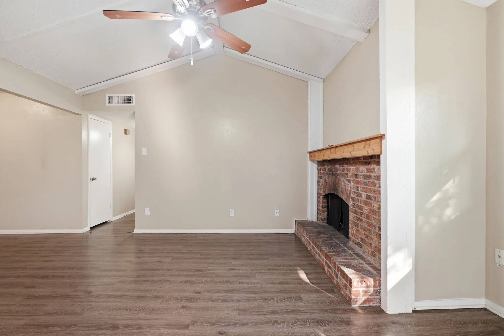 Single Family Residence For Sale in Dallas County , 705 Via Avenida, Mesquite, Texas 75150, 3 Bedroom, 2 Bathroom, 2 Garage spaces, 1,884 Sqft, built in 1973, mls#21345817, Real Estate Agent in Mesquite, Homes For Sale in Dallas county, Homes For Sale in Mesquite, Realtor in Mesquite Texas, Real Estate Brokerage Independent Realty Texas, Luminita Cordes Realtor