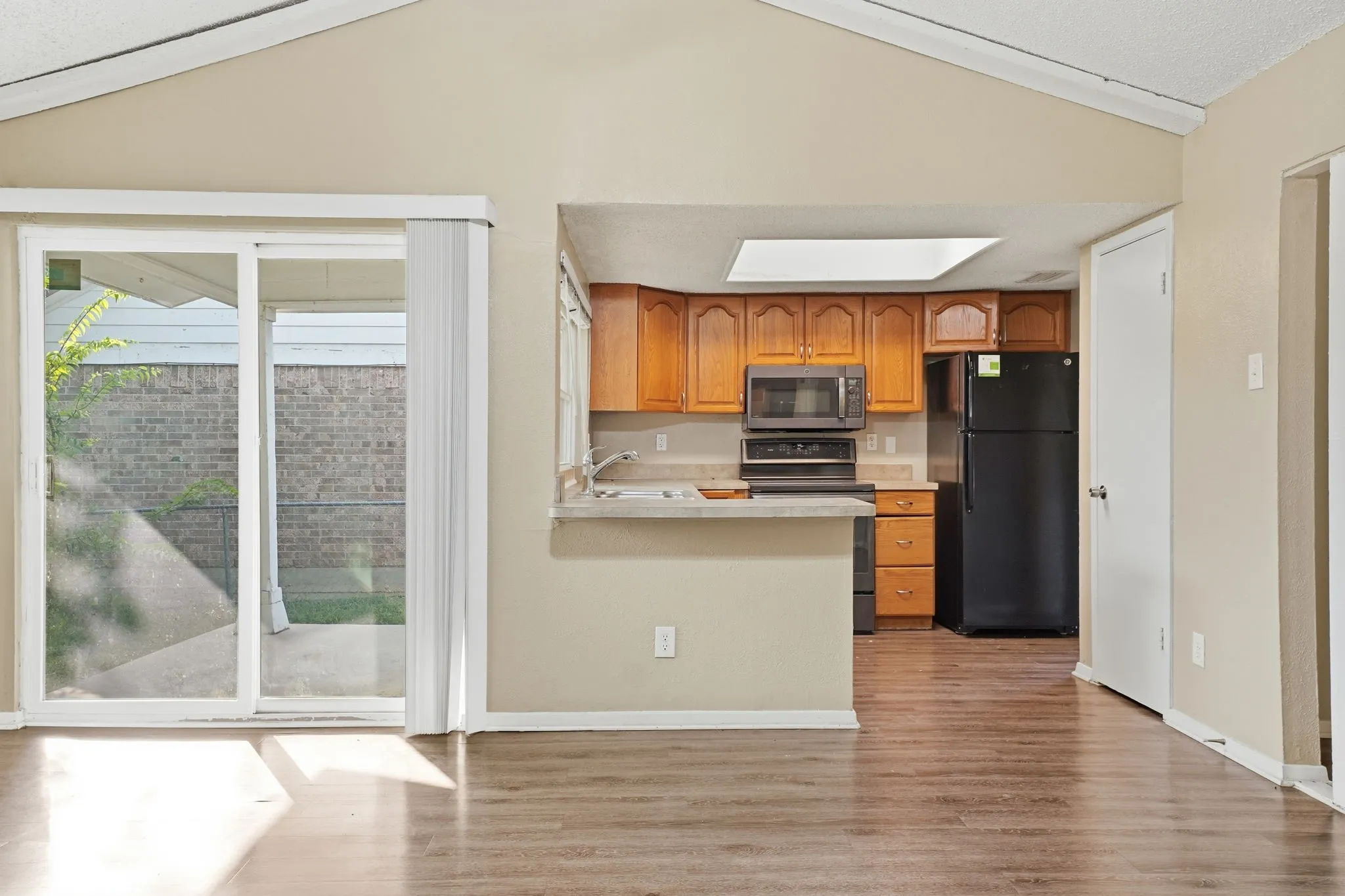 Single Family Residence For Sale in Dallas County , 705 Via Avenida, Mesquite, Texas 75150, 3 Bedroom, 2 Bathroom, 2 Garage spaces, 1,884 Sqft, built in 1973, mls#21345817, Real Estate Agent in Mesquite, Homes For Sale in Dallas county, Homes For Sale in Mesquite, Realtor in Mesquite Texas, Real Estate Brokerage Independent Realty Texas, Luminita Cordes Realtor