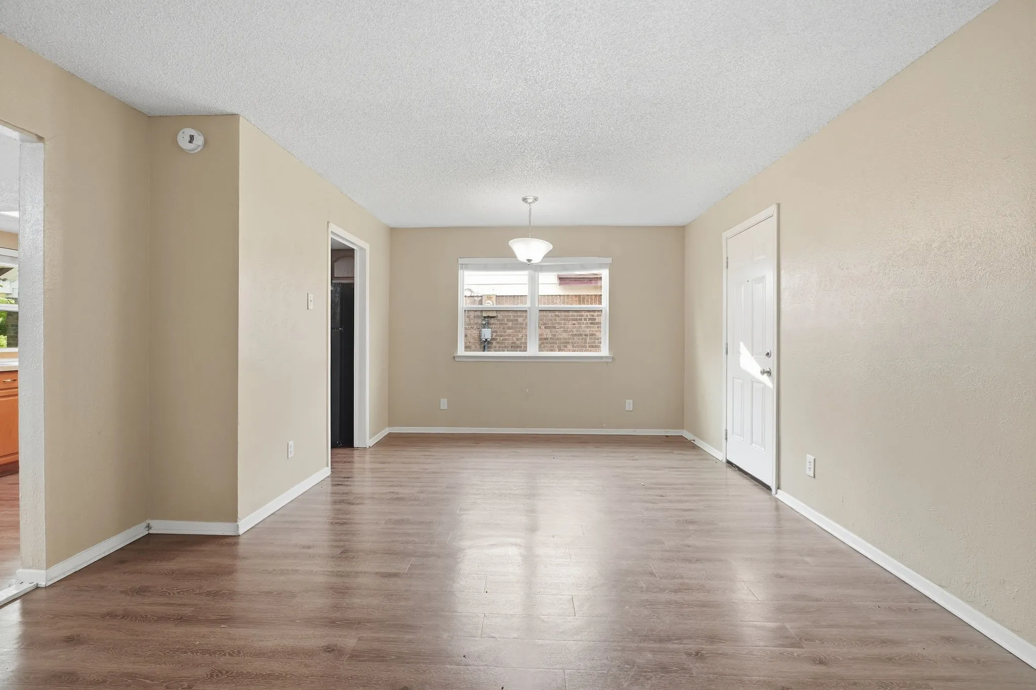 Single Family Residence For Sale in Dallas County , 705 Via Avenida, Mesquite, Texas 75150, 3 Bedroom, 2 Bathroom, 2 Garage spaces, 1,884 Sqft, built in 1973, mls#21345817, Real Estate Agent in Mesquite, Homes For Sale in Dallas county, Homes For Sale in Mesquite, Realtor in Mesquite Texas, Real Estate Brokerage Independent Realty Texas, Luminita Cordes Realtor