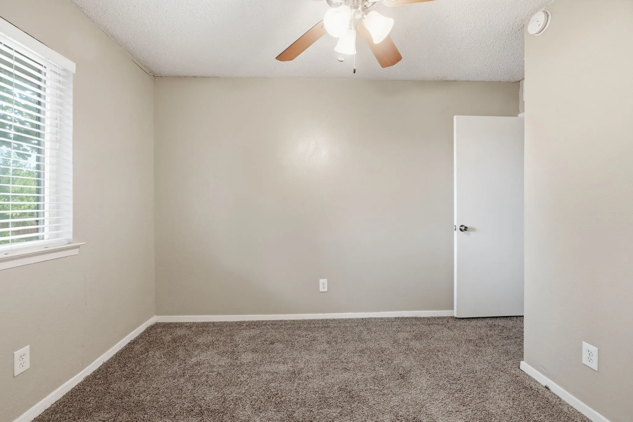 Single Family Residence For Sale in Dallas County , 705 Via Avenida, Mesquite, Texas 75150, 3 Bedroom, 2 Bathroom, 2 Garage spaces, 1,884 Sqft, built in 1973, mls#21345817, Real Estate Agent in Mesquite, Homes For Sale in Dallas county, Homes For Sale in Mesquite, Realtor in Mesquite Texas, Real Estate Brokerage Independent Realty Texas, Luminita Cordes Realtor