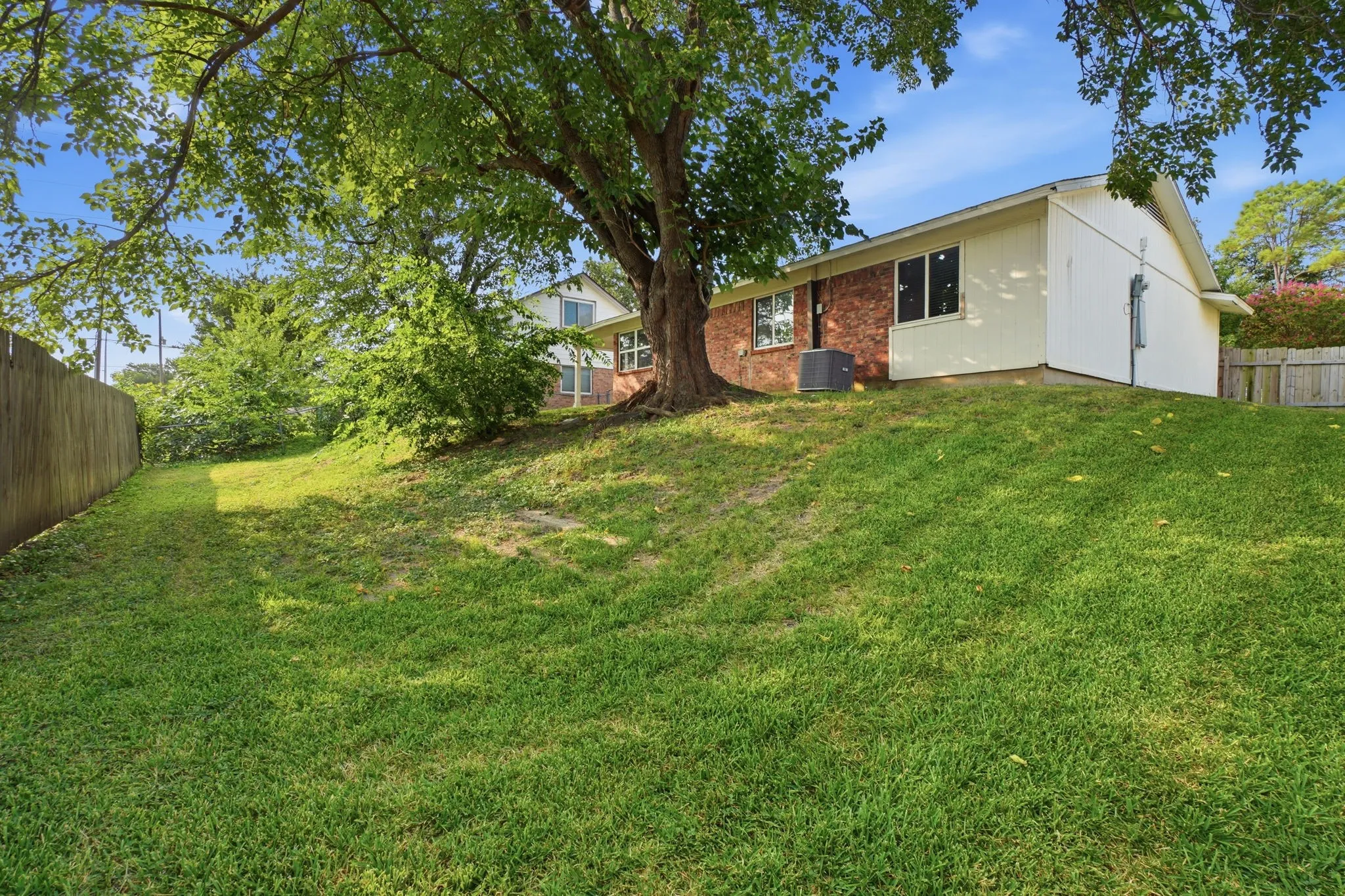 Single Family Residence For Sale in Dallas County , 705 Via Avenida, Mesquite, Texas 75150, 3 Bedroom, 2 Bathroom, 2 Garage spaces, 1,884 Sqft, built in 1973, mls#21345817, Real Estate Agent in Mesquite, Homes For Sale in Dallas county, Homes For Sale in Mesquite, Realtor in Mesquite Texas, Real Estate Brokerage Independent Realty Texas, Luminita Cordes Realtor