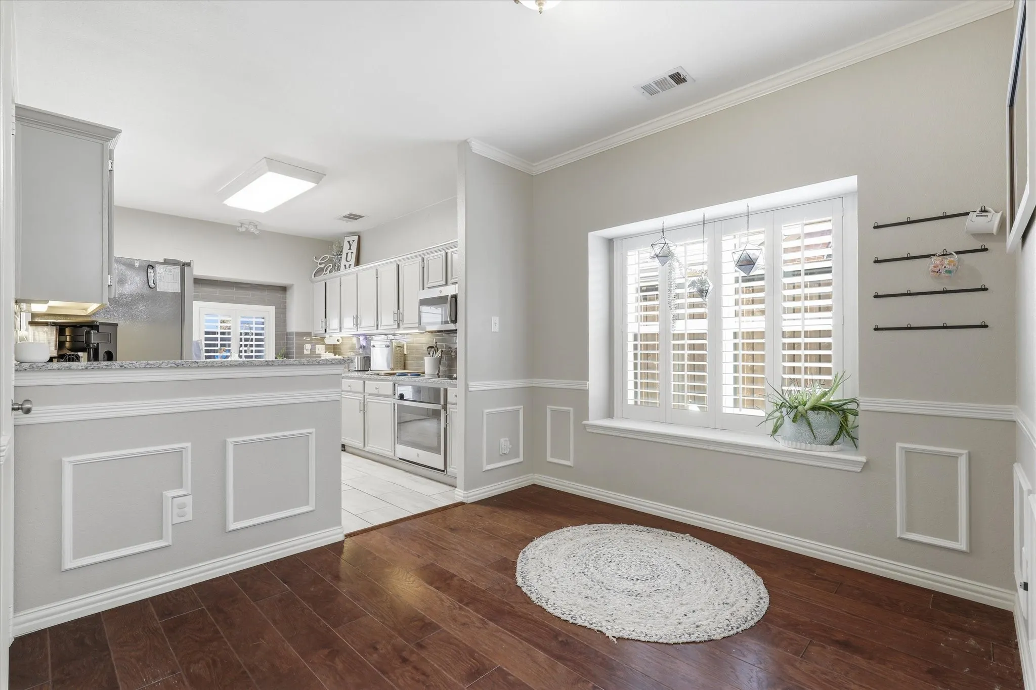 Single Family Residence For Sale in Collin County , 4055 Briarbend Road, Dallas, Texas 75287, 3 Bedroom, 3 Bathroom, 2 Garage spaces, 1,774 Sqft, built in 1995, mls#21348940, Real Estate Agent in Dallas, Homes For Sale in Collin county, Homes For Sale in Dallas, Realtor in Dallas Texas, Real Estate Brokerage Independent Realty Texas, Luminita Cordes Realtor