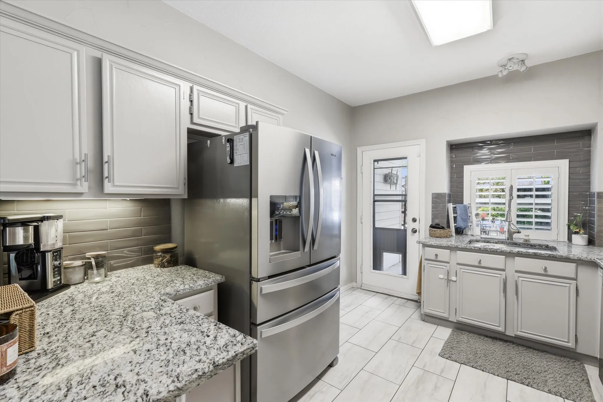 Single Family Residence For Sale in Collin County , 4055 Briarbend Road, Dallas, Texas 75287, 3 Bedroom, 3 Bathroom, 2 Garage spaces, 1,774 Sqft, built in 1995, mls#21348940, Real Estate Agent in Dallas, Homes For Sale in Collin county, Homes For Sale in Dallas, Realtor in Dallas Texas, Real Estate Brokerage Independent Realty Texas, Luminita Cordes Realtor