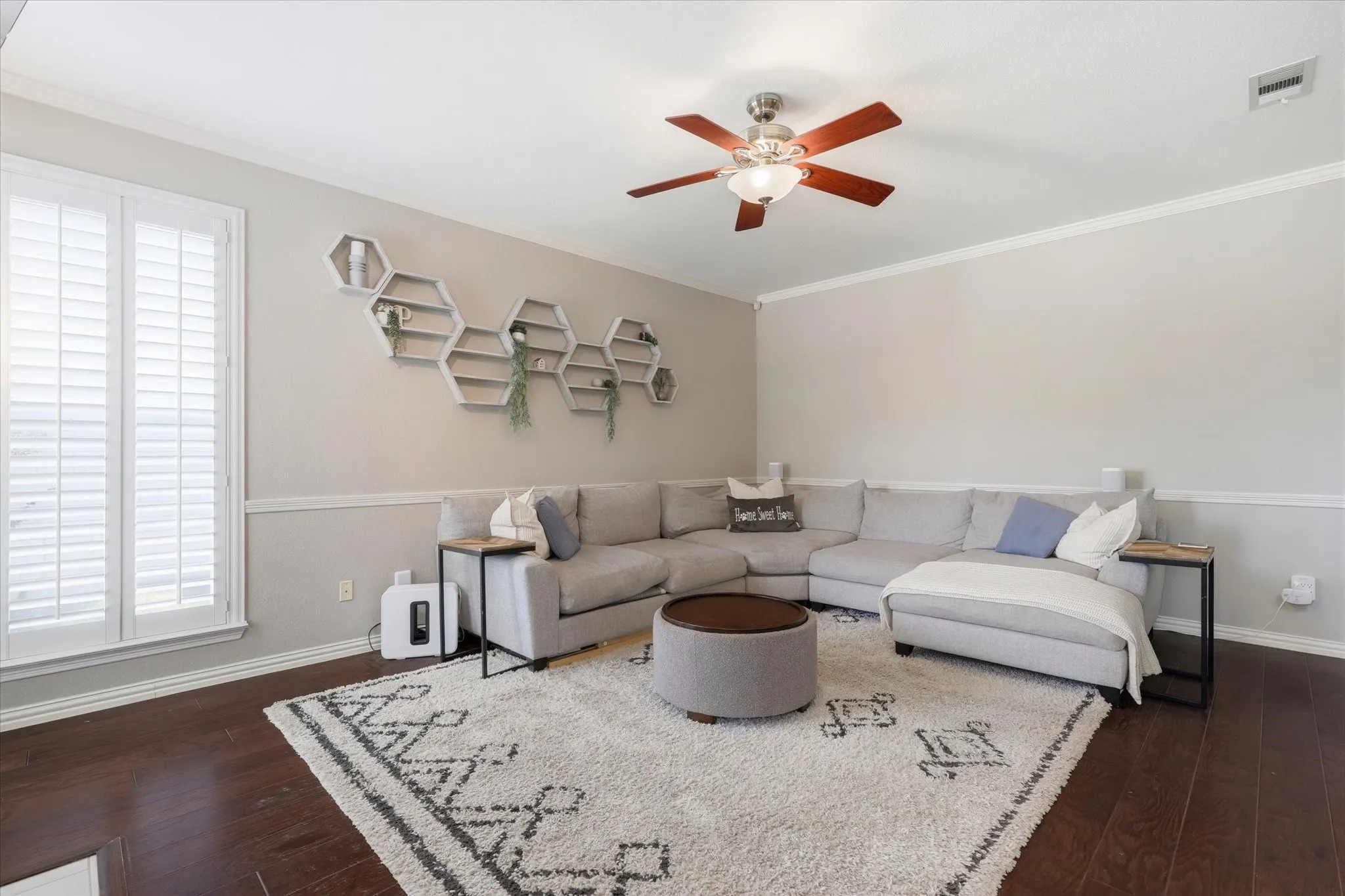 Single Family Residence For Sale in Collin County , 4055 Briarbend Road, Dallas, Texas 75287, 3 Bedroom, 3 Bathroom, 2 Garage spaces, 1,774 Sqft, built in 1995, mls#21348940, Real Estate Agent in Dallas, Homes For Sale in Collin county, Homes For Sale in Dallas, Realtor in Dallas Texas, Real Estate Brokerage Independent Realty Texas, Luminita Cordes Realtor