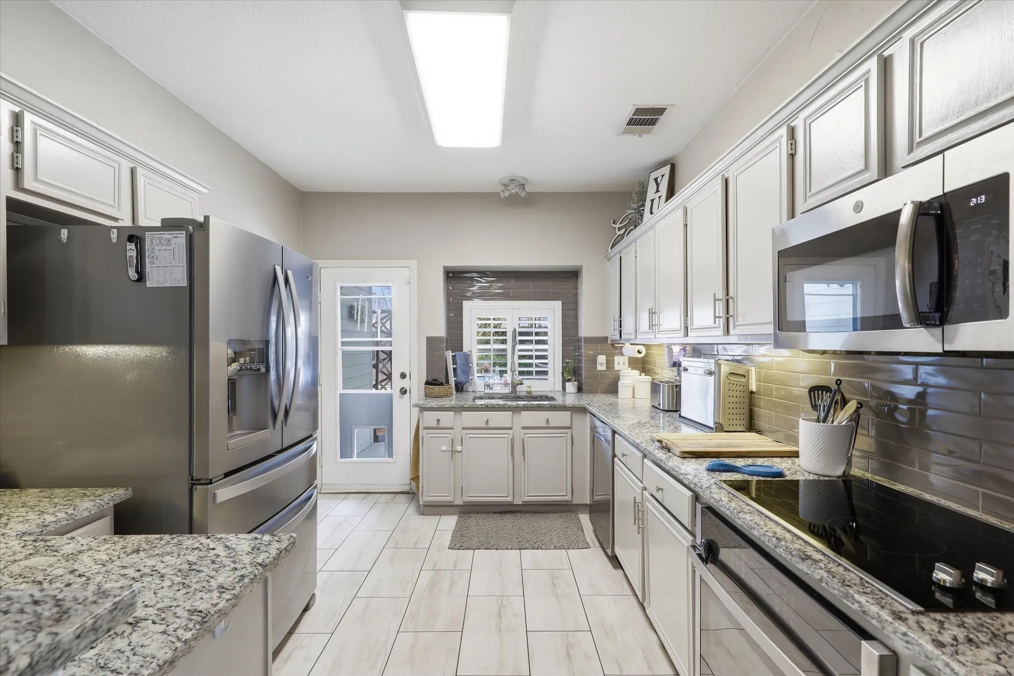 Single Family Residence For Sale in Collin County , 4055 Briarbend Road, Dallas, Texas 75287, 3 Bedroom, 3 Bathroom, 2 Garage spaces, 1,774 Sqft, built in 1995, mls#21348940, Real Estate Agent in Dallas, Homes For Sale in Collin county, Homes For Sale in Dallas, Realtor in Dallas Texas, Real Estate Brokerage Independent Realty Texas, Luminita Cordes Realtor