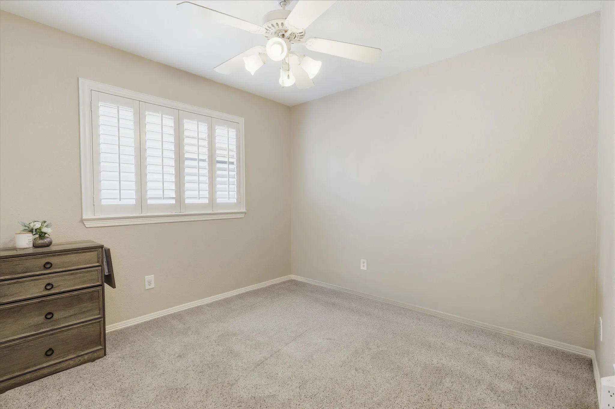 Single Family Residence For Sale in Collin County , 4055 Briarbend Road, Dallas, Texas 75287, 3 Bedroom, 3 Bathroom, 2 Garage spaces, 1,774 Sqft, built in 1995, mls#21348940, Real Estate Agent in Dallas, Homes For Sale in Collin county, Homes For Sale in Dallas, Realtor in Dallas Texas, Real Estate Brokerage Independent Realty Texas, Luminita Cordes Realtor
