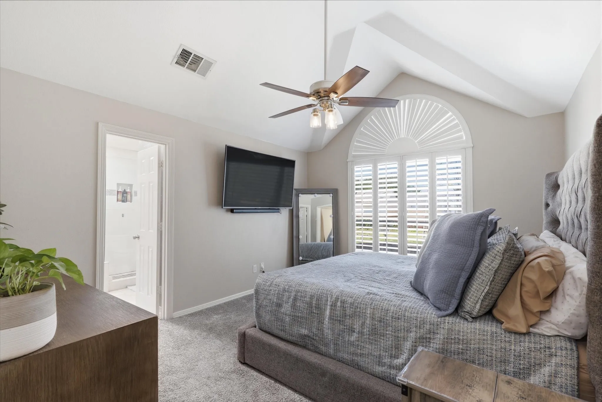 Single Family Residence For Sale in Collin County , 4055 Briarbend Road, Dallas, Texas 75287, 3 Bedroom, 3 Bathroom, 2 Garage spaces, 1,774 Sqft, built in 1995, mls#21348940, Real Estate Agent in Dallas, Homes For Sale in Collin county, Homes For Sale in Dallas, Realtor in Dallas Texas, Real Estate Brokerage Independent Realty Texas, Luminita Cordes Realtor