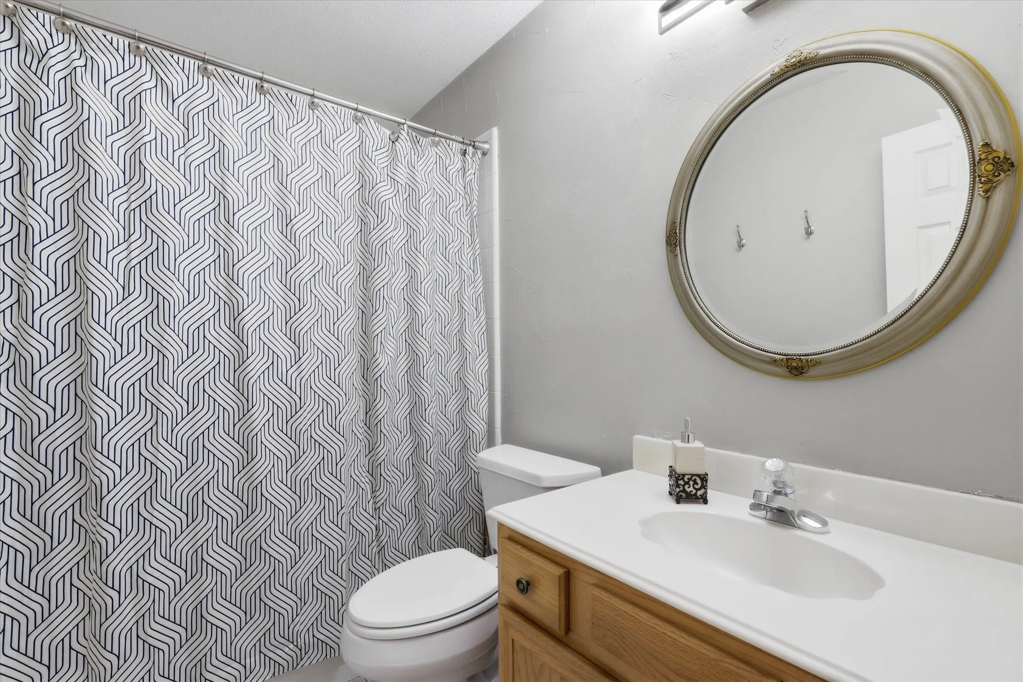 Single Family Residence For Sale in Collin County , 4055 Briarbend Road, Dallas, Texas 75287, 3 Bedroom, 3 Bathroom, 2 Garage spaces, 1,774 Sqft, built in 1995, mls#21348940, Real Estate Agent in Dallas, Homes For Sale in Collin county, Homes For Sale in Dallas, Realtor in Dallas Texas, Real Estate Brokerage Independent Realty Texas, Luminita Cordes Realtor