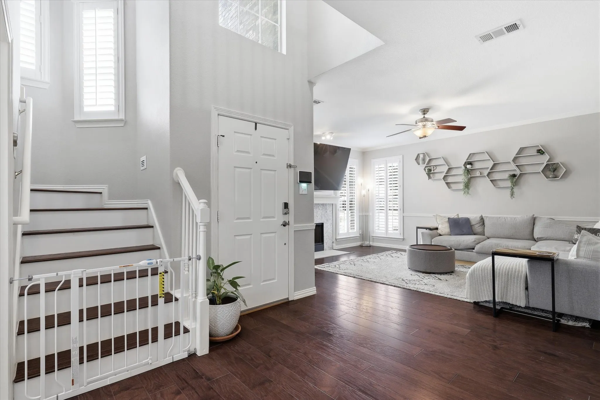 Single Family Residence For Sale in Collin County , 4055 Briarbend Road, Dallas, Texas 75287, 3 Bedroom, 3 Bathroom, 2 Garage spaces, 1,774 Sqft, built in 1995, mls#21348940, Real Estate Agent in Dallas, Homes For Sale in Collin county, Homes For Sale in Dallas, Realtor in Dallas Texas, Real Estate Brokerage Independent Realty Texas, Luminita Cordes Realtor