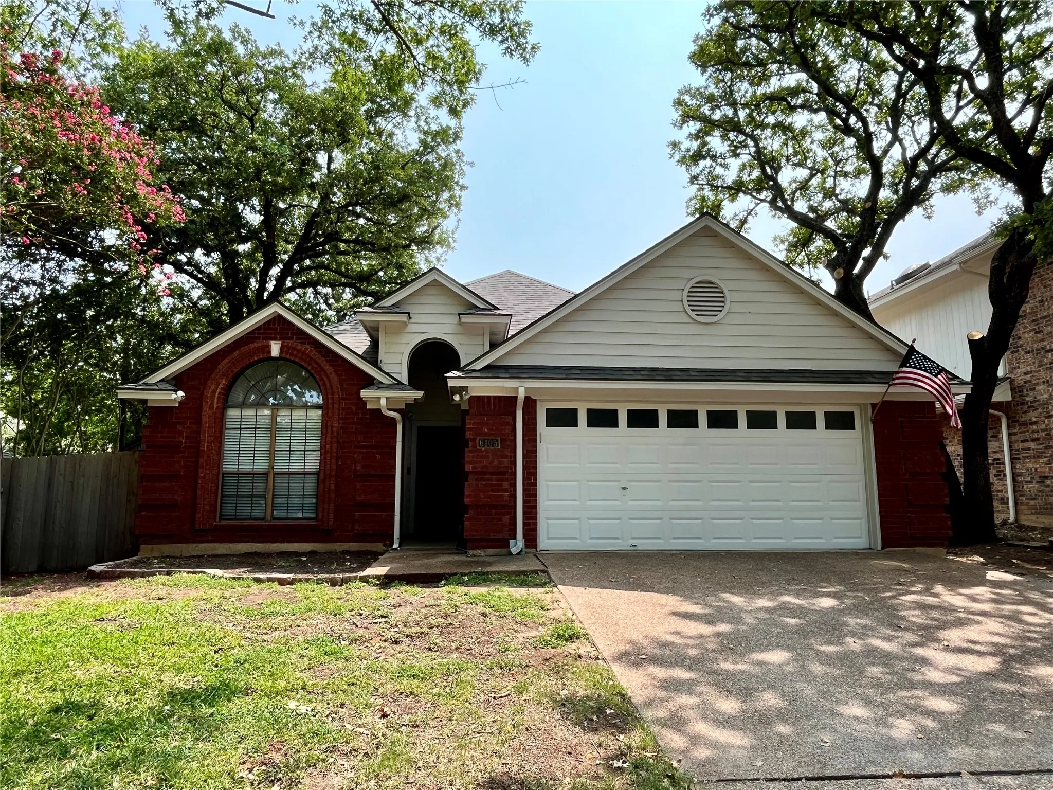 Single Family Residence For Rent in Tarrant County , 6105 Paradise Drive, Arlington, Texas 76001, 3 Bedroom, 2 Bathroom, 2 Garage spaces, 1,675 Sqft, built in 1987, mls#21342343, Real Estate Agent in Arlington, Homes For Rent in Tarrant county, Homes For Rent in Arlington, Realtor in Arlington Texas, Real Estate Brokerage Independent Realty Texas, Luminita Cordes Realtor