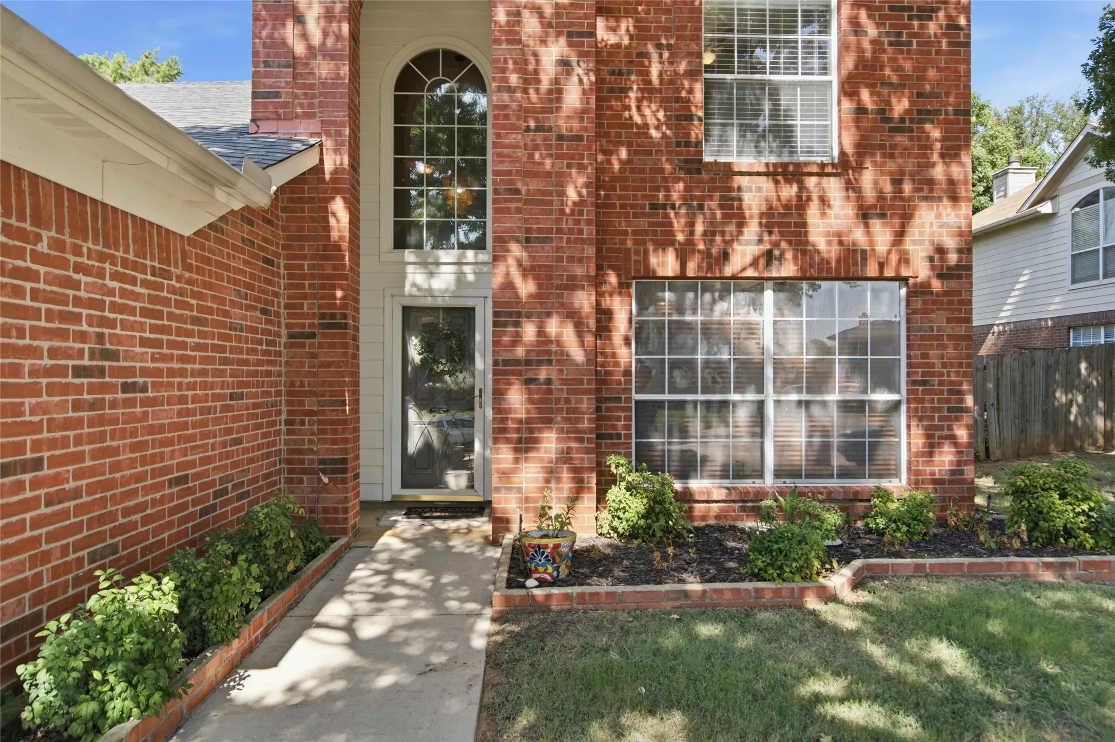 Single Family Residence For Sale in Denton County , 747 Cedar Leaf Circle, Lake Dallas, Texas 75065, 4 Bedroom, 3 Bathroom, 2 Garage spaces, 2,423 Sqft, built in 1995, mls#21350351, Real Estate Agent in Lake Dallas, Homes For Sale in Denton county, Homes For Sale in Lake Dallas, Realtor in Lake Dallas Texas, Real Estate Brokerage Independent Realty Texas, Luminita Cordes Realtor