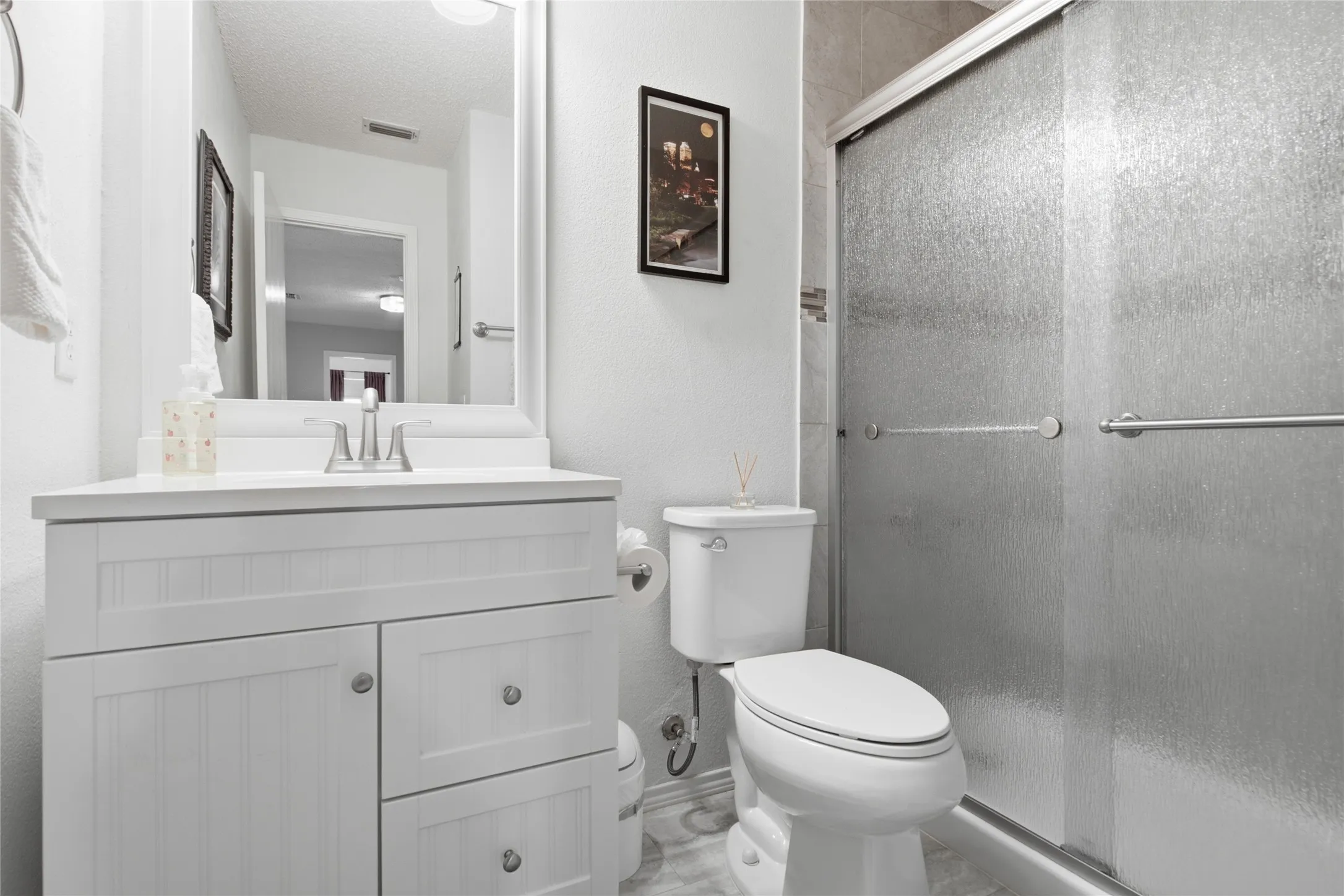 Single Family Residence For Sale in Denton County , 747 Cedar Leaf Circle, Lake Dallas, Texas 75065, 4 Bedroom, 3 Bathroom, 2 Garage spaces, 2,423 Sqft, built in 1995, mls#21350351, Real Estate Agent in Lake Dallas, Homes For Sale in Denton county, Homes For Sale in Lake Dallas, Realtor in Lake Dallas Texas, Real Estate Brokerage Independent Realty Texas, Luminita Cordes Realtor