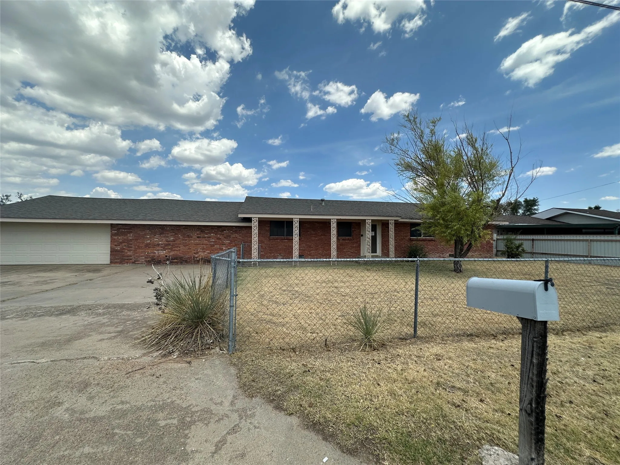 Single Family Residence For Sale in Roberts County , 1308 Lion Street, Miami, Texas 79059, 5 Bedroom, 3 Bathroom, 4 Garage spaces, 5,956 Sqft, built in 1962, mls#21350378, Real Estate Agent in Miami, Homes For Sale in Roberts county, Homes For Sale in Miami, Realtor in Miami Texas, Real Estate Brokerage Independent Realty Texas, Luminita Cordes Realtor
