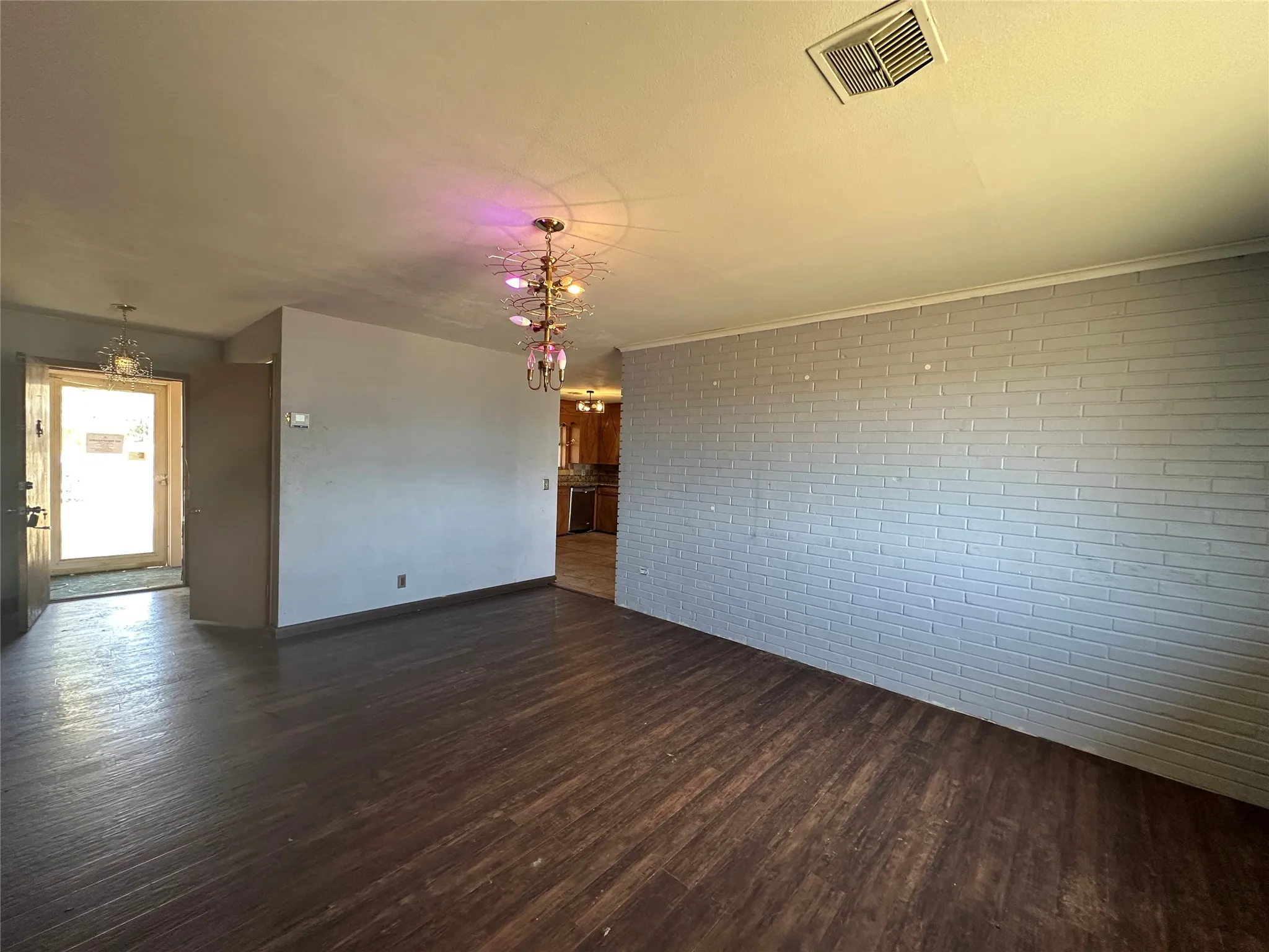 Single Family Residence For Sale in Roberts County , 1308 Lion Street, Miami, Texas 79059, 5 Bedroom, 3 Bathroom, 4 Garage spaces, 5,956 Sqft, built in 1962, mls#21350378, Real Estate Agent in Miami, Homes For Sale in Roberts county, Homes For Sale in Miami, Realtor in Miami Texas, Real Estate Brokerage Independent Realty Texas, Luminita Cordes Realtor