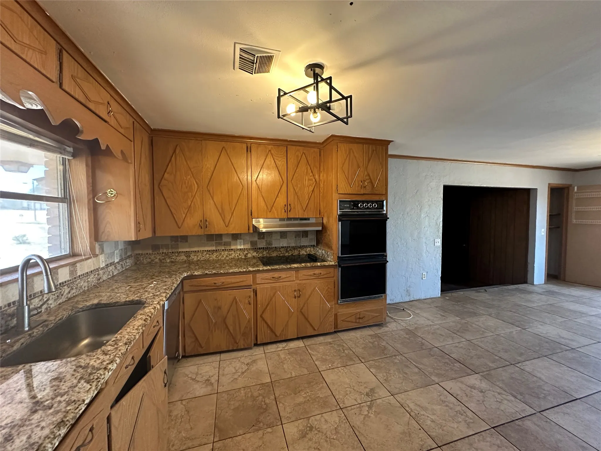 Single Family Residence For Sale in Roberts County , 1308 Lion Street, Miami, Texas 79059, 5 Bedroom, 3 Bathroom, 4 Garage spaces, 5,956 Sqft, built in 1962, mls#21350378, Real Estate Agent in Miami, Homes For Sale in Roberts county, Homes For Sale in Miami, Realtor in Miami Texas, Real Estate Brokerage Independent Realty Texas, Luminita Cordes Realtor