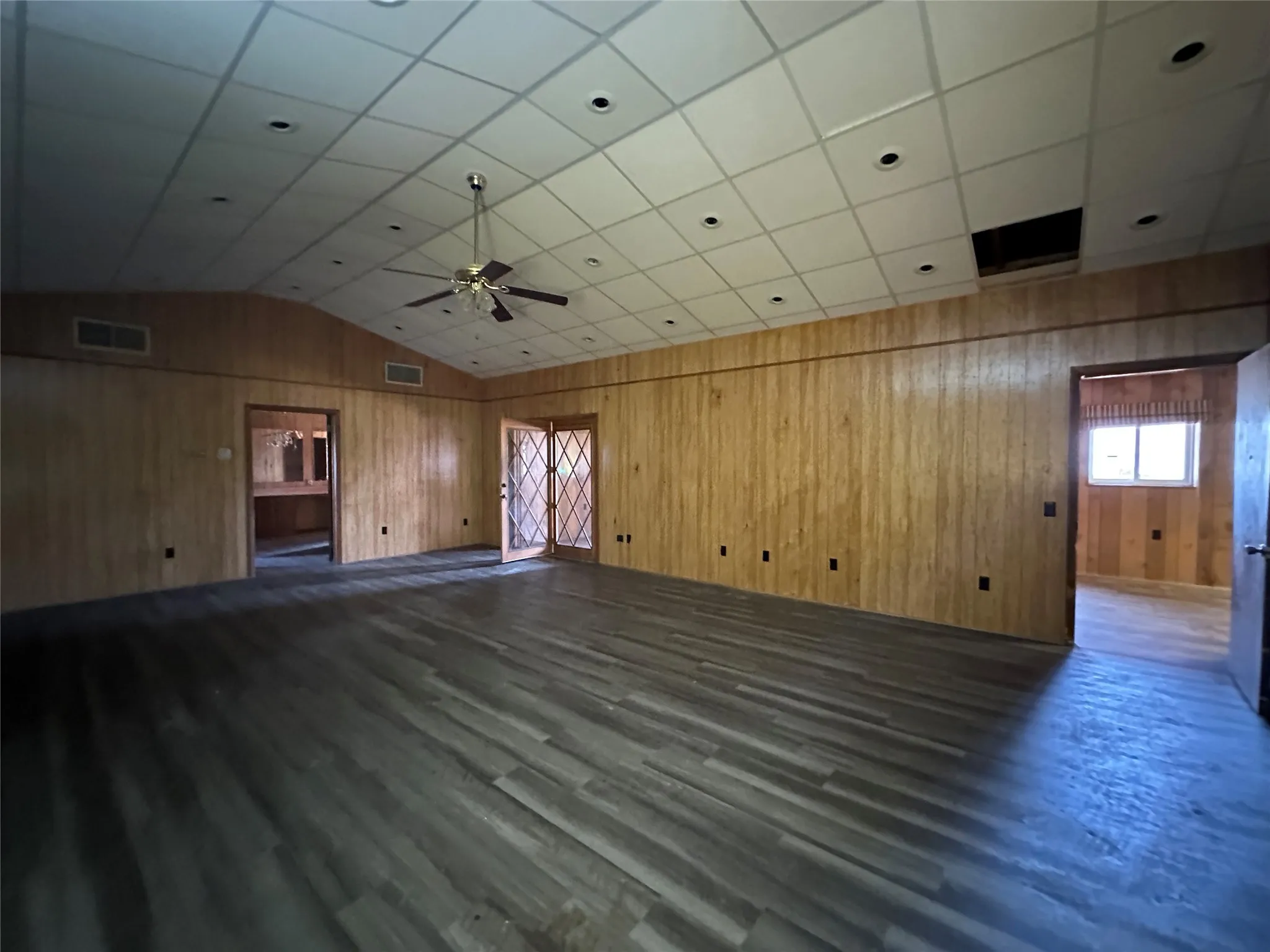 Single Family Residence For Sale in Roberts County , 1308 Lion Street, Miami, Texas 79059, 5 Bedroom, 3 Bathroom, 4 Garage spaces, 5,956 Sqft, built in 1962, mls#21350378, Real Estate Agent in Miami, Homes For Sale in Roberts county, Homes For Sale in Miami, Realtor in Miami Texas, Real Estate Brokerage Independent Realty Texas, Luminita Cordes Realtor