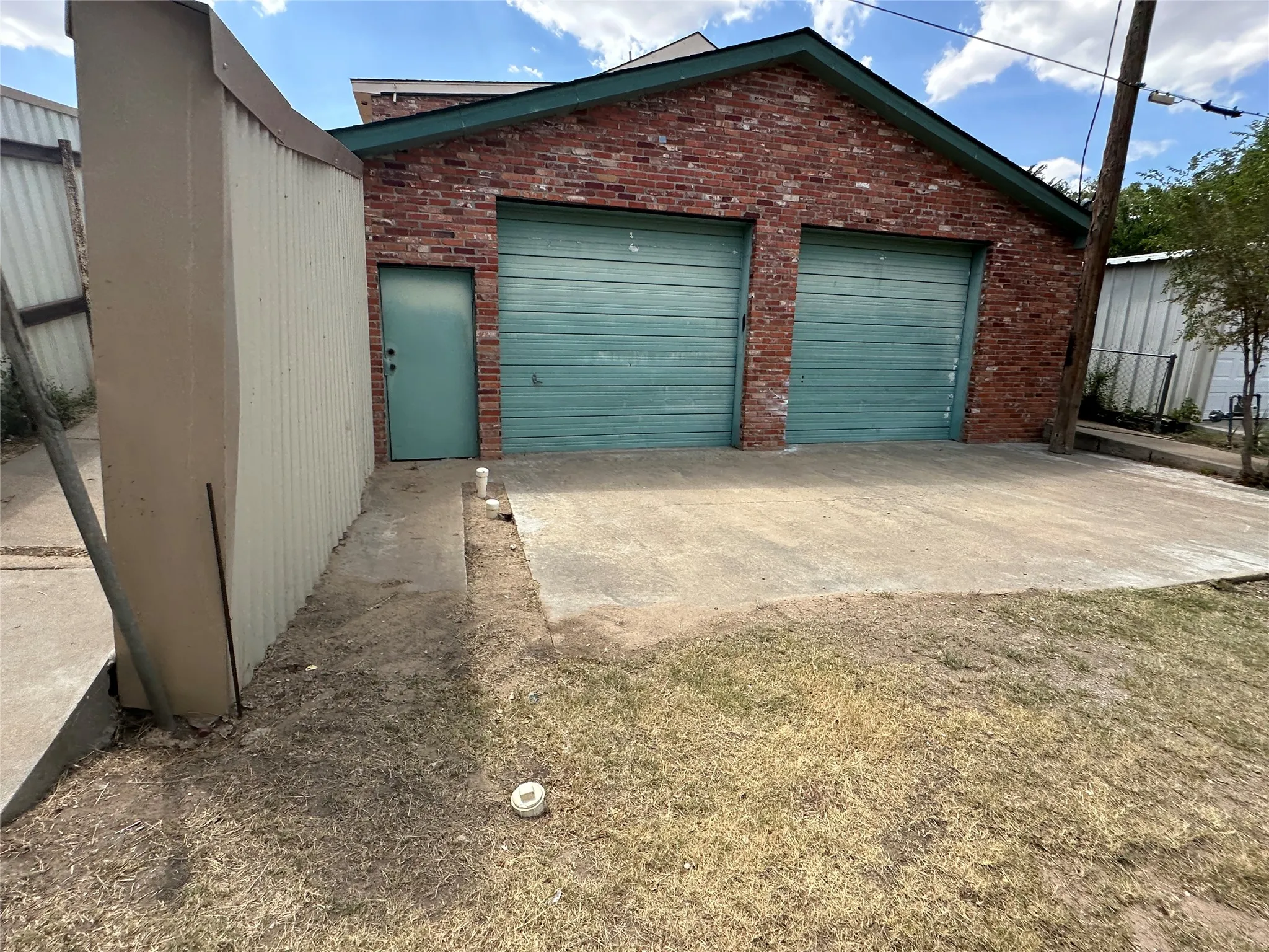 Single Family Residence For Sale in Roberts County , 1308 Lion Street, Miami, Texas 79059, 5 Bedroom, 3 Bathroom, 4 Garage spaces, 5,956 Sqft, built in 1962, mls#21350378, Real Estate Agent in Miami, Homes For Sale in Roberts county, Homes For Sale in Miami, Realtor in Miami Texas, Real Estate Brokerage Independent Realty Texas, Luminita Cordes Realtor