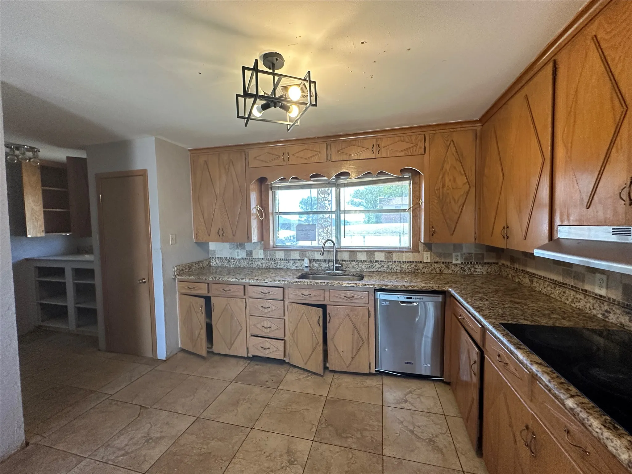 Single Family Residence For Sale in Roberts County , 1308 Lion Street, Miami, Texas 79059, 5 Bedroom, 3 Bathroom, 4 Garage spaces, 5,956 Sqft, built in 1962, mls#21350378, Real Estate Agent in Miami, Homes For Sale in Roberts county, Homes For Sale in Miami, Realtor in Miami Texas, Real Estate Brokerage Independent Realty Texas, Luminita Cordes Realtor