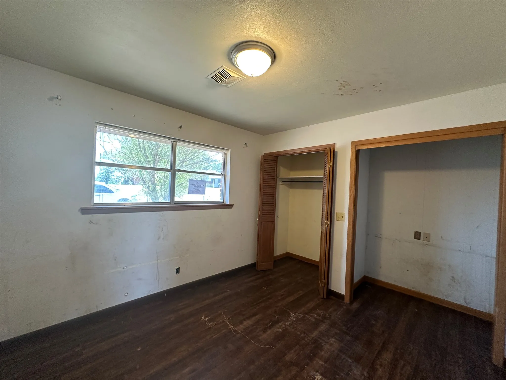 Single Family Residence For Sale in Roberts County , 1308 Lion Street, Miami, Texas 79059, 5 Bedroom, 3 Bathroom, 4 Garage spaces, 5,956 Sqft, built in 1962, mls#21350378, Real Estate Agent in Miami, Homes For Sale in Roberts county, Homes For Sale in Miami, Realtor in Miami Texas, Real Estate Brokerage Independent Realty Texas, Luminita Cordes Realtor