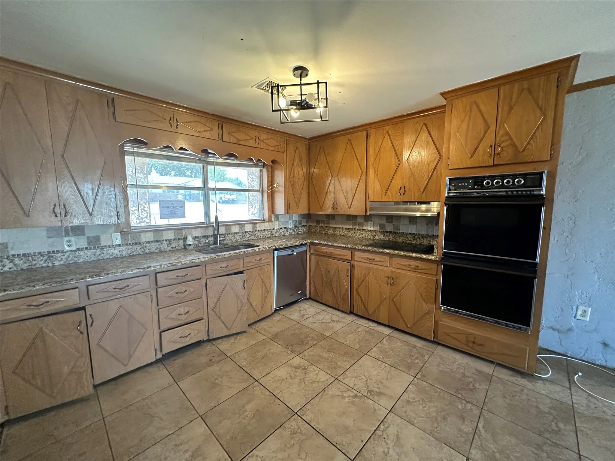 Single Family Residence For Sale in Roberts County , 1308 Lion Street, Miami, Texas 79059, 5 Bedroom, 3 Bathroom, 4 Garage spaces, 5,956 Sqft, built in 1962, mls#21350378, Real Estate Agent in Miami, Homes For Sale in Roberts county, Homes For Sale in Miami, Realtor in Miami Texas, Real Estate Brokerage Independent Realty Texas, Luminita Cordes Realtor