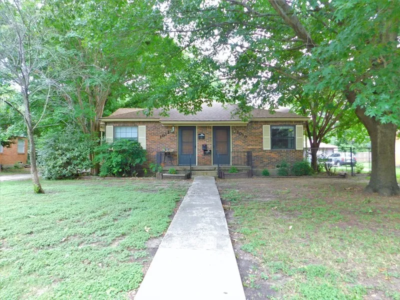 Duplex For Rent in Denton County , 1010 Denton Street, Denton, Texas 76201, 1 Bedroom, 1 Bathroom, Garage spaces, 615 Sqft, built in 1949, mls#21350372, Real Estate Agent in Denton, Homes For Rent in Denton county, Homes For Rent in Denton, Realtor in Denton Texas, Real Estate Brokerage Independent Realty Texas, Luminita Cordes Realtor