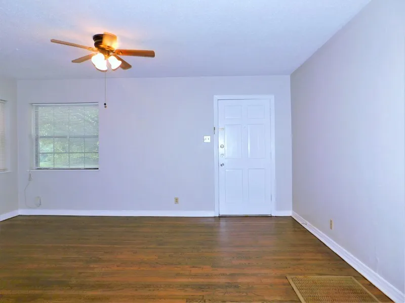 Duplex For Rent in Denton County , 1010 Denton Street, Denton, Texas 76201, 1 Bedroom, 1 Bathroom, Garage spaces, 615 Sqft, built in 1949, mls#21350372, Real Estate Agent in Denton, Homes For Rent in Denton county, Homes For Rent in Denton, Realtor in Denton Texas, Real Estate Brokerage Independent Realty Texas, Luminita Cordes Realtor