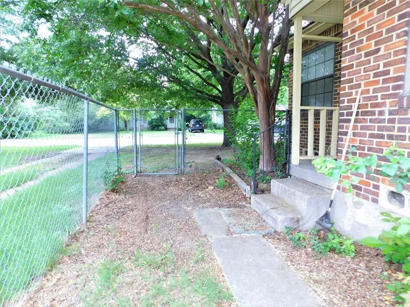 Duplex For Rent in Denton County , 1010 Denton Street, Denton, Texas 76201, 1 Bedroom, 1 Bathroom, Garage spaces, 615 Sqft, built in 1949, mls#21350372, Real Estate Agent in Denton, Homes For Rent in Denton county, Homes For Rent in Denton, Realtor in Denton Texas, Real Estate Brokerage Independent Realty Texas, Luminita Cordes Realtor