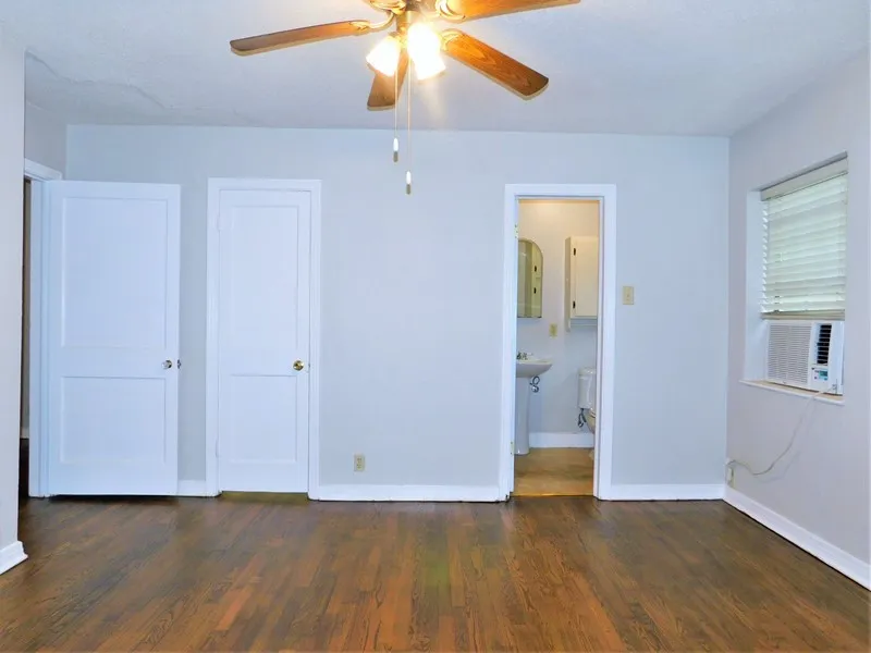Duplex For Rent in Denton County , 1010 Denton Street, Denton, Texas 76201, 1 Bedroom, 1 Bathroom, Garage spaces, 615 Sqft, built in 1949, mls#21350372, Real Estate Agent in Denton, Homes For Rent in Denton county, Homes For Rent in Denton, Realtor in Denton Texas, Real Estate Brokerage Independent Realty Texas, Luminita Cordes Realtor