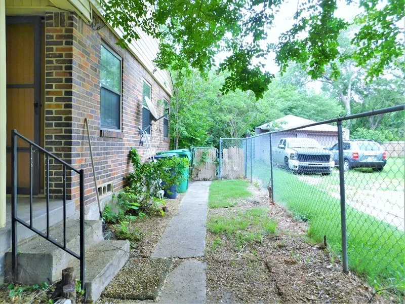 Duplex For Rent in Denton County , 1010 Denton Street, Denton, Texas 76201, 1 Bedroom, 1 Bathroom, Garage spaces, 615 Sqft, built in 1949, mls#21350372, Real Estate Agent in Denton, Homes For Rent in Denton county, Homes For Rent in Denton, Realtor in Denton Texas, Real Estate Brokerage Independent Realty Texas, Luminita Cordes Realtor