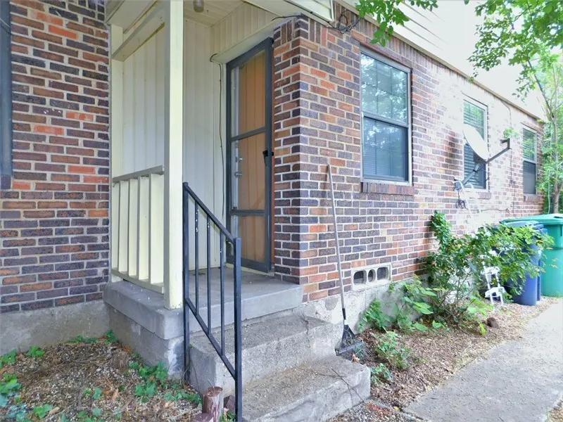 Duplex For Rent in Denton County , 1010 Denton Street, Denton, Texas 76201, 1 Bedroom, 1 Bathroom, Garage spaces, 615 Sqft, built in 1949, mls#21350372, Real Estate Agent in Denton, Homes For Rent in Denton county, Homes For Rent in Denton, Realtor in Denton Texas, Real Estate Brokerage Independent Realty Texas, Luminita Cordes Realtor