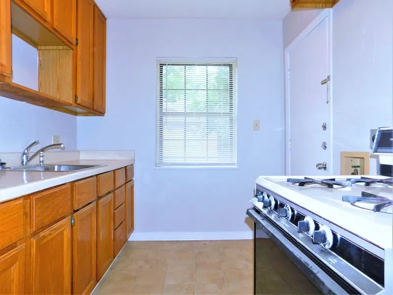 Duplex For Rent in Denton County , 1010 Denton Street, Denton, Texas 76201, 1 Bedroom, 1 Bathroom, Garage spaces, 615 Sqft, built in 1949, mls#21350372, Real Estate Agent in Denton, Homes For Rent in Denton county, Homes For Rent in Denton, Realtor in Denton Texas, Real Estate Brokerage Independent Realty Texas, Luminita Cordes Realtor