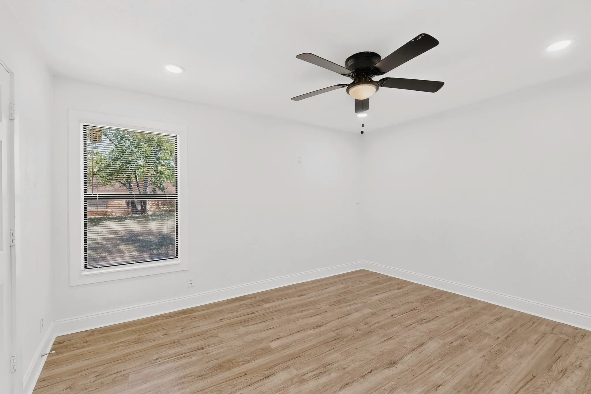 Single Family Residence For Sale in Tarrant County , 2609 Avenue G, Fort Worth, Texas 76105, 3 Bedroom, 1 Bathroom, Garage spaces, 1,092 Sqft, built in 1926, mls#21347363, Real Estate Agent in Fort Worth, Homes For Sale in Tarrant county, Homes For Sale in Fort Worth, Realtor in Fort Worth Texas, Real Estate Brokerage Independent Realty Texas, Luminita Cordes Realtor