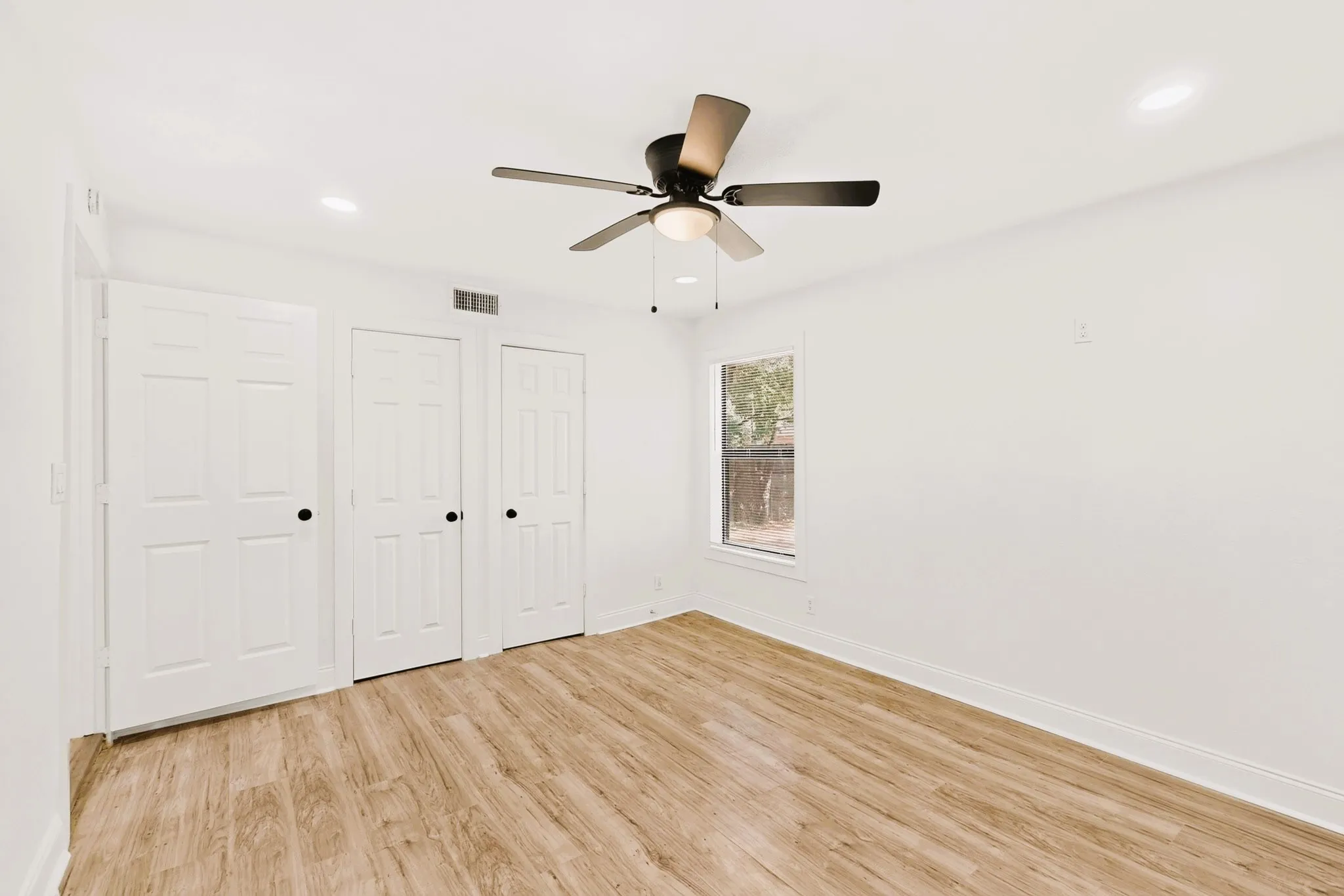 Single Family Residence For Sale in Tarrant County , 2609 Avenue G, Fort Worth, Texas 76105, 3 Bedroom, 1 Bathroom, Garage spaces, 1,092 Sqft, built in 1926, mls#21347363, Real Estate Agent in Fort Worth, Homes For Sale in Tarrant county, Homes For Sale in Fort Worth, Realtor in Fort Worth Texas, Real Estate Brokerage Independent Realty Texas, Luminita Cordes Realtor