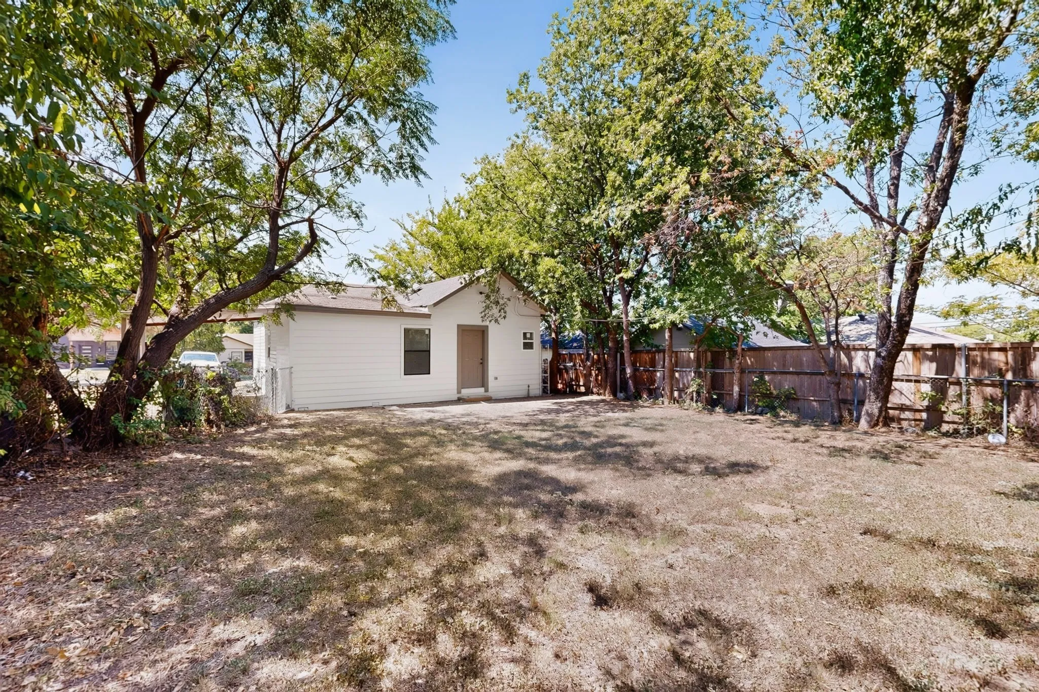 Single Family Residence For Sale in Tarrant County , 2609 Avenue G, Fort Worth, Texas 76105, 3 Bedroom, 1 Bathroom, Garage spaces, 1,092 Sqft, built in 1926, mls#21347363, Real Estate Agent in Fort Worth, Homes For Sale in Tarrant county, Homes For Sale in Fort Worth, Realtor in Fort Worth Texas, Real Estate Brokerage Independent Realty Texas, Luminita Cordes Realtor