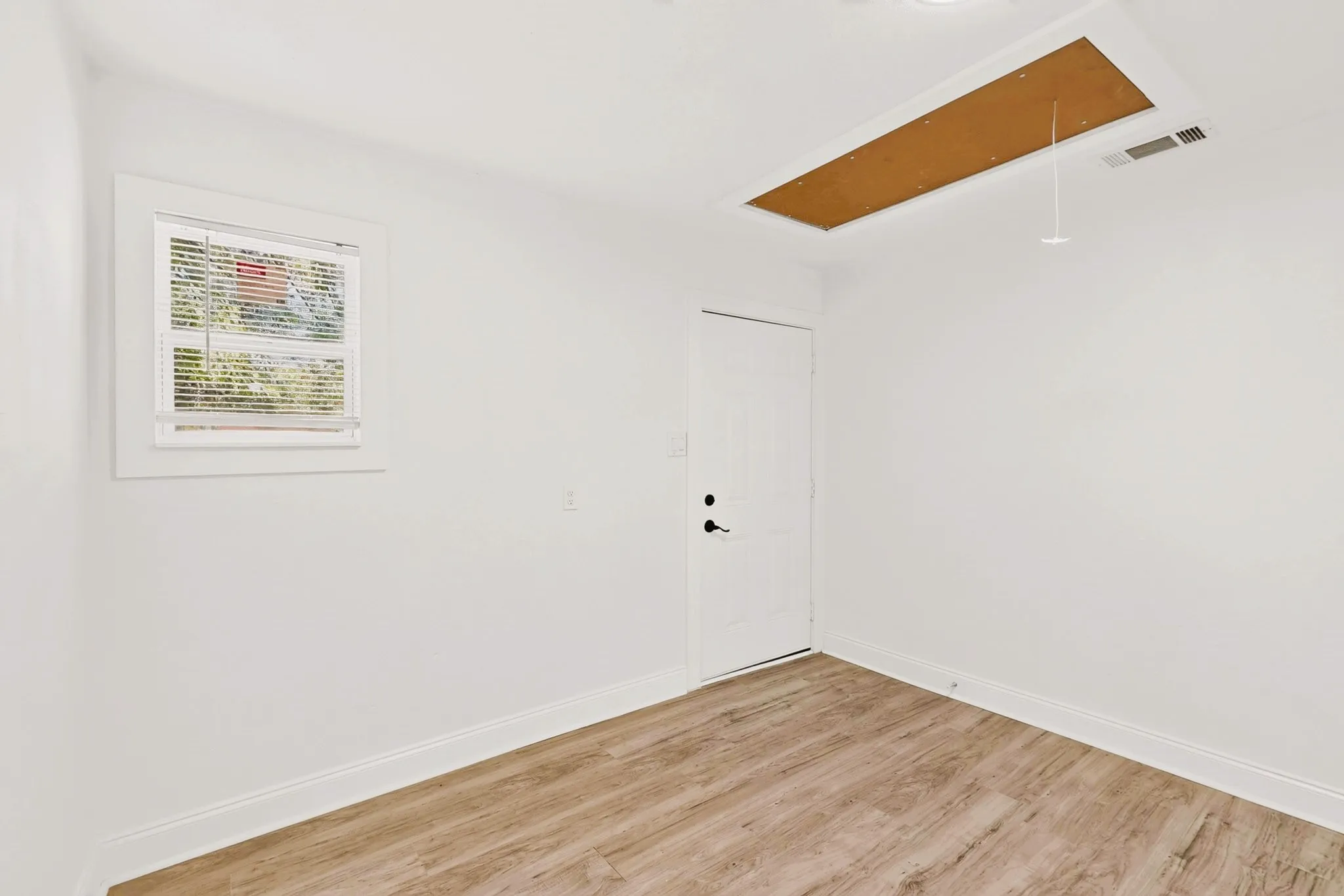 Single Family Residence For Sale in Tarrant County , 2609 Avenue G, Fort Worth, Texas 76105, 3 Bedroom, 1 Bathroom, Garage spaces, 1,092 Sqft, built in 1926, mls#21347363, Real Estate Agent in Fort Worth, Homes For Sale in Tarrant county, Homes For Sale in Fort Worth, Realtor in Fort Worth Texas, Real Estate Brokerage Independent Realty Texas, Luminita Cordes Realtor