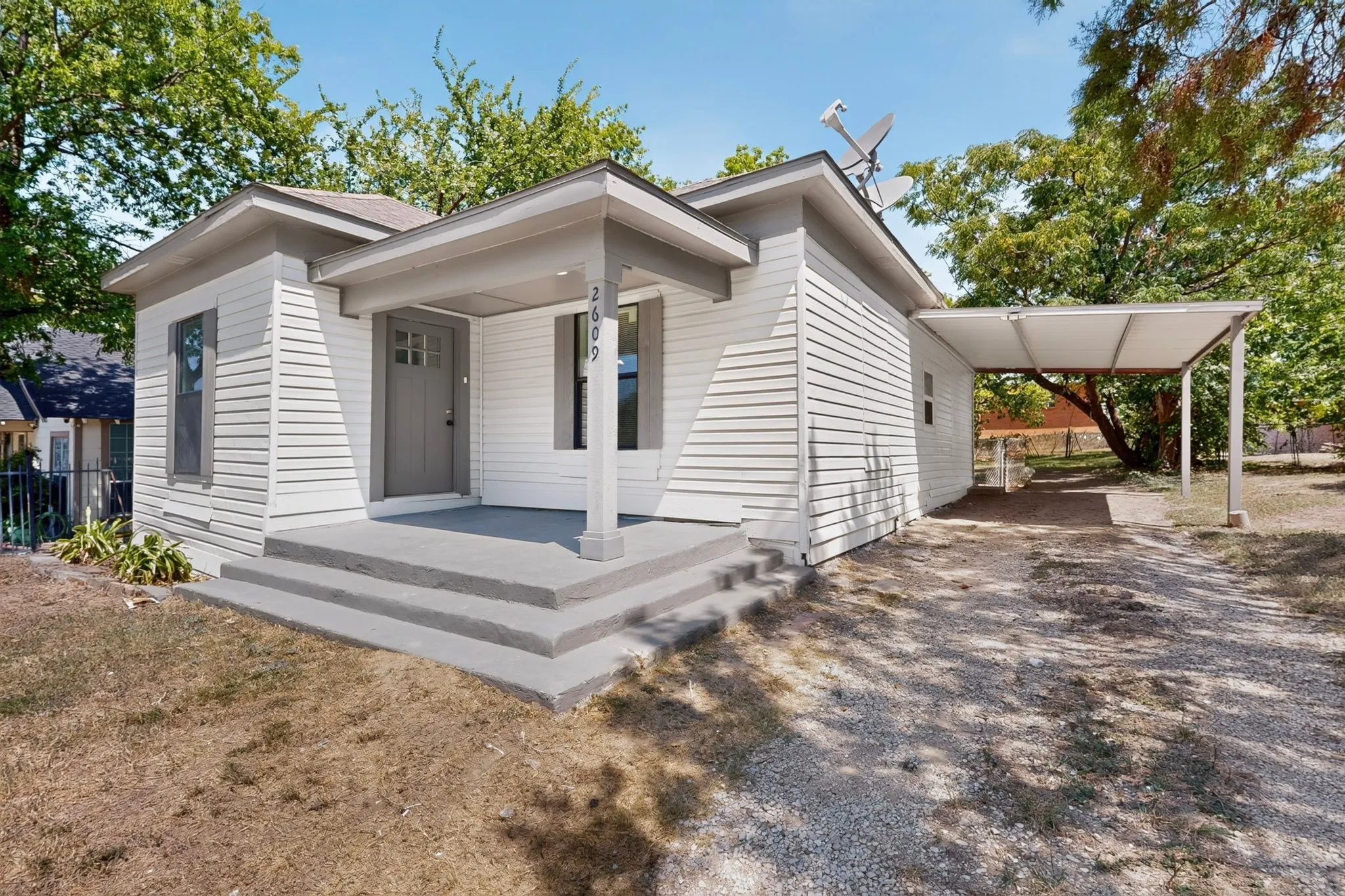 Single Family Residence For Sale in Tarrant County , 2609 Avenue G, Fort Worth, Texas 76105, 3 Bedroom, 1 Bathroom, Garage spaces, 1,092 Sqft, built in 1926, mls#21347363, Real Estate Agent in Fort Worth, Homes For Sale in Tarrant county, Homes For Sale in Fort Worth, Realtor in Fort Worth Texas, Real Estate Brokerage Independent Realty Texas, Luminita Cordes Realtor