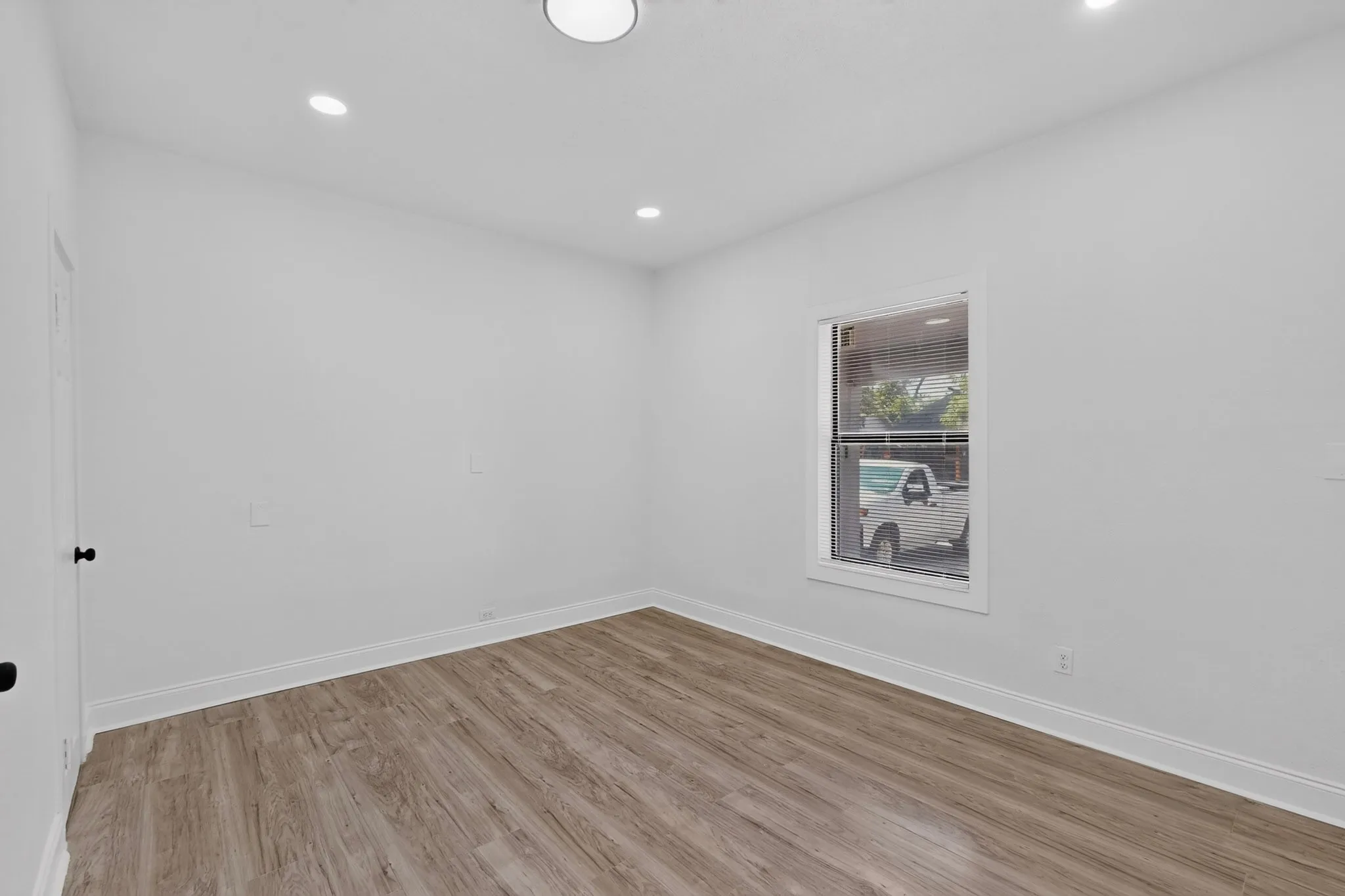 Single Family Residence For Sale in Tarrant County , 2609 Avenue G, Fort Worth, Texas 76105, 3 Bedroom, 1 Bathroom, Garage spaces, 1,092 Sqft, built in 1926, mls#21347363, Real Estate Agent in Fort Worth, Homes For Sale in Tarrant county, Homes For Sale in Fort Worth, Realtor in Fort Worth Texas, Real Estate Brokerage Independent Realty Texas, Luminita Cordes Realtor