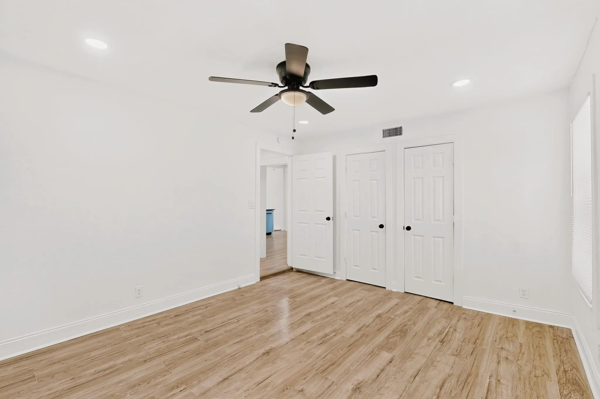 Single Family Residence For Sale in Tarrant County , 2609 Avenue G, Fort Worth, Texas 76105, 3 Bedroom, 1 Bathroom, Garage spaces, 1,092 Sqft, built in 1926, mls#21347363, Real Estate Agent in Fort Worth, Homes For Sale in Tarrant county, Homes For Sale in Fort Worth, Realtor in Fort Worth Texas, Real Estate Brokerage Independent Realty Texas, Luminita Cordes Realtor