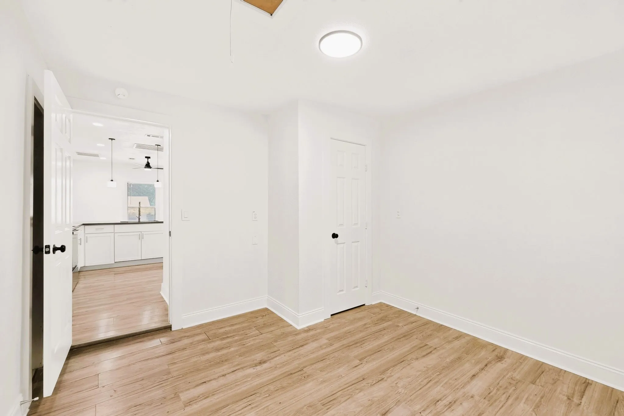 Single Family Residence For Sale in Tarrant County , 2609 Avenue G, Fort Worth, Texas 76105, 3 Bedroom, 1 Bathroom, Garage spaces, 1,092 Sqft, built in 1926, mls#21347363, Real Estate Agent in Fort Worth, Homes For Sale in Tarrant county, Homes For Sale in Fort Worth, Realtor in Fort Worth Texas, Real Estate Brokerage Independent Realty Texas, Luminita Cordes Realtor