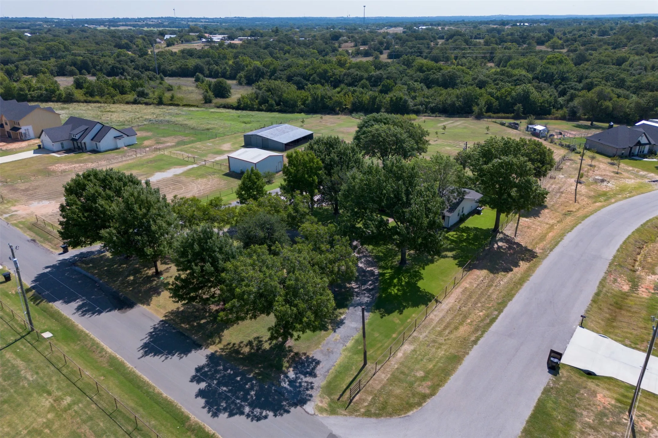Single Family Residence For Sale in Parker County , 489 Pine Road, Poolville, Texas 76487, 3 Bedroom, 3 Bathroom, 2 Garage spaces, 2,563 Sqft, built in 1972, mls#21348330, Real Estate Agent in Poolville, Homes For Sale in Parker county, Homes For Sale in Poolville, Realtor in Poolville Texas, Real Estate Brokerage Independent Realty Texas, Luminita Cordes Realtor