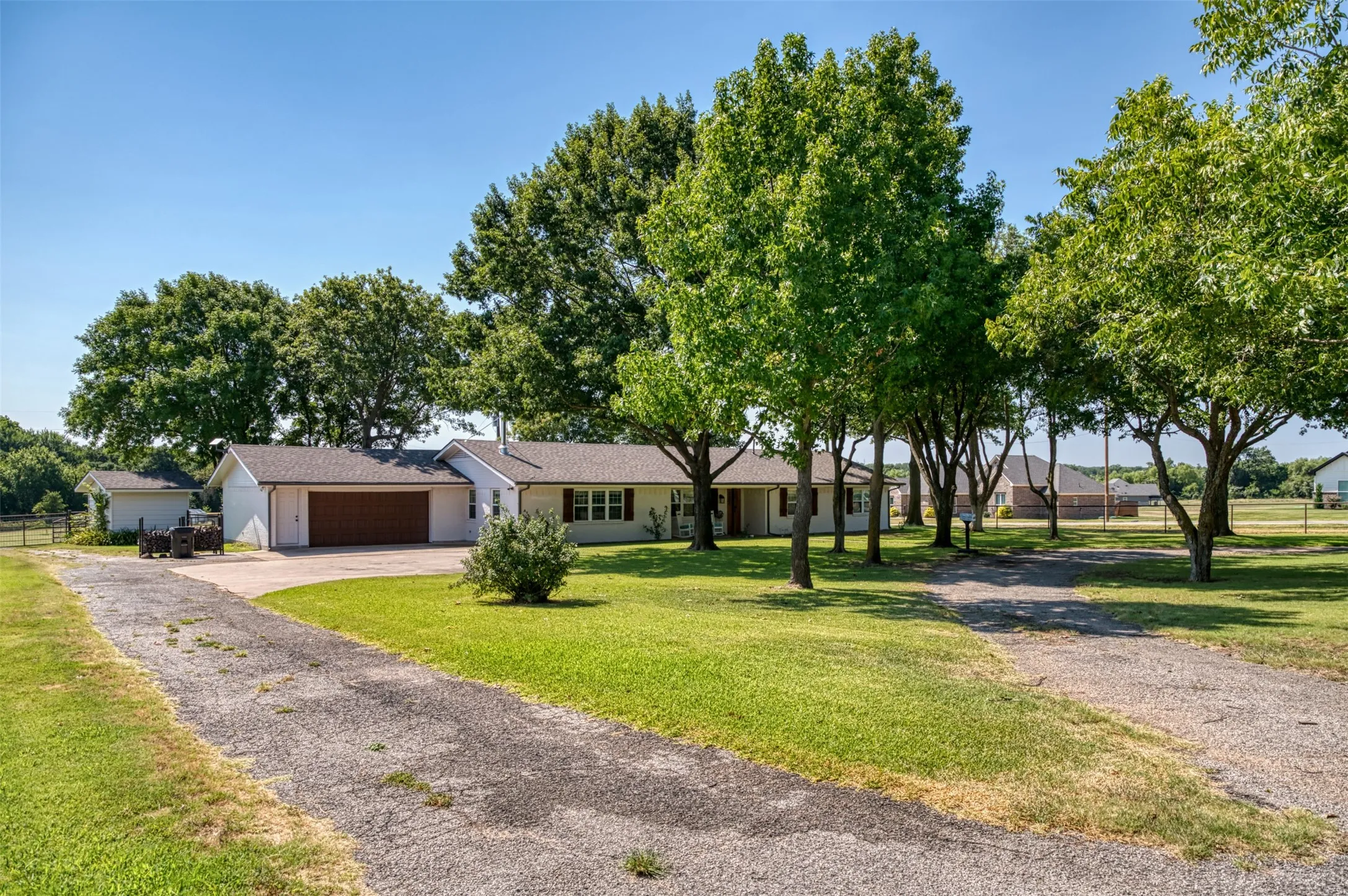 Single Family Residence For Sale in Parker County , 489 Pine Road, Poolville, Texas 76487, 3 Bedroom, 3 Bathroom, 2 Garage spaces, 2,563 Sqft, built in 1972, mls#21348330, Real Estate Agent in Poolville, Homes For Sale in Parker county, Homes For Sale in Poolville, Realtor in Poolville Texas, Real Estate Brokerage Independent Realty Texas, Luminita Cordes Realtor